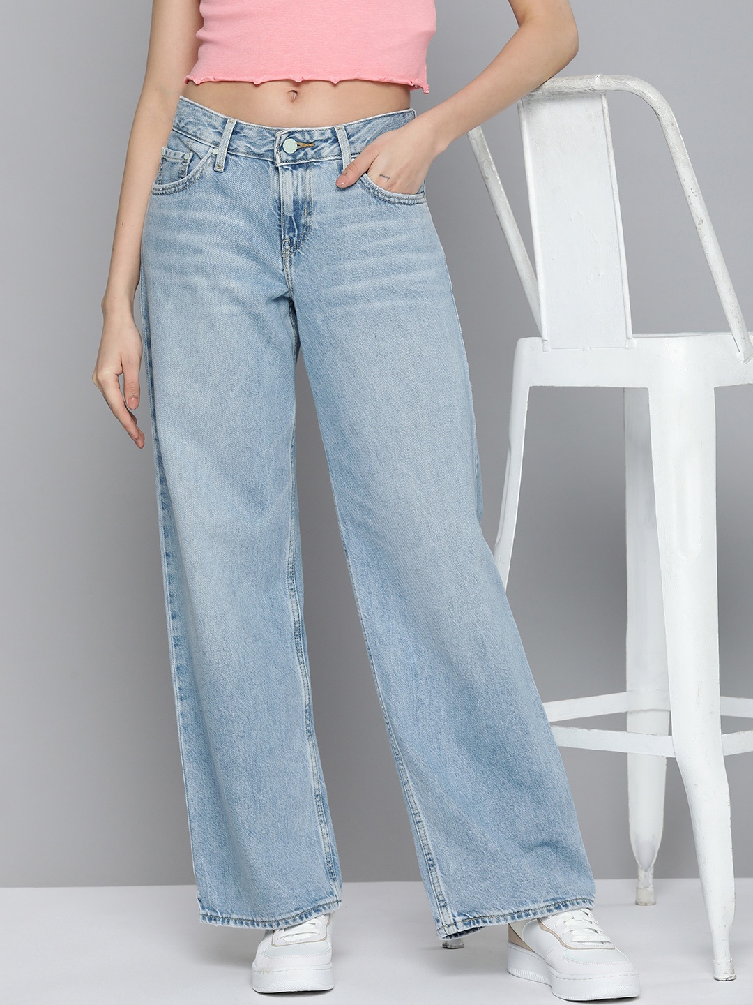 

Levis Women Pure Cotton Relaxed Fit Low-Rise Heavy Fade Jeans, Blue