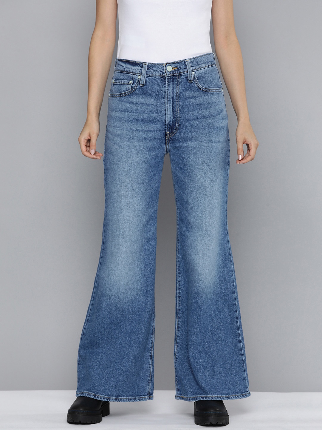 

Levis Women High-Rise RIBCAGE BELL Fit Light Fade Stretchable Jeans, Blue