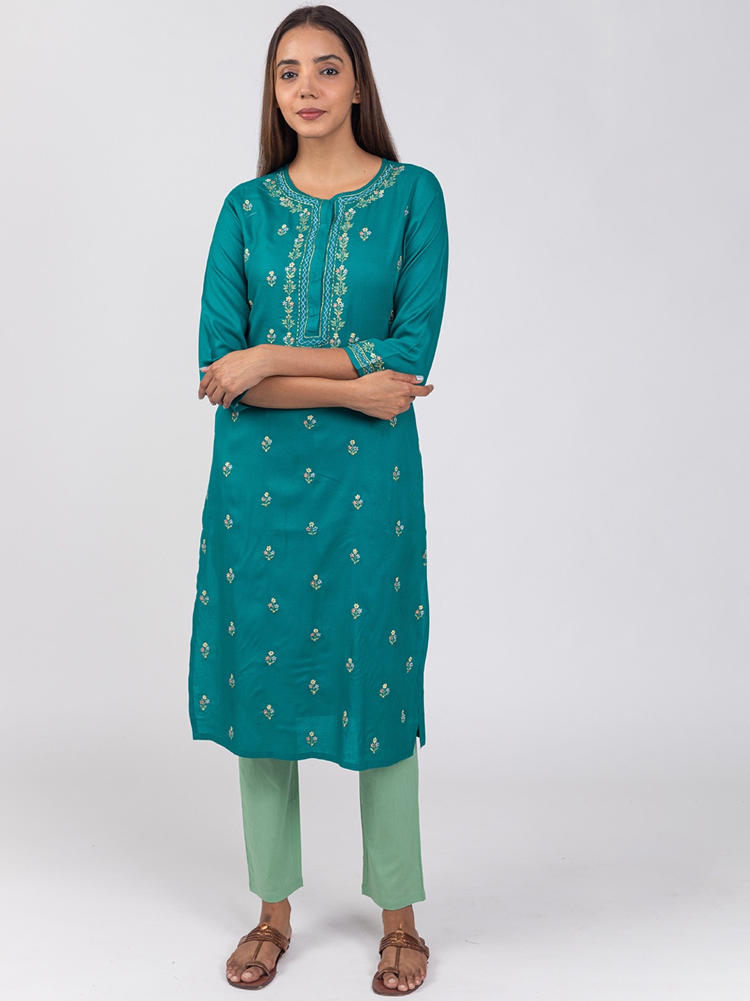 

KASYA Ethnic Motifs Embroidered Straight Kurta, Green