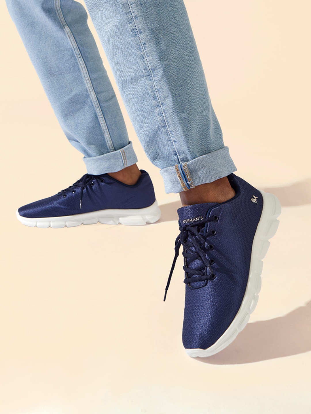 

NEEMANS Men Textured Lightweight Lace Up Sneakers, Blue