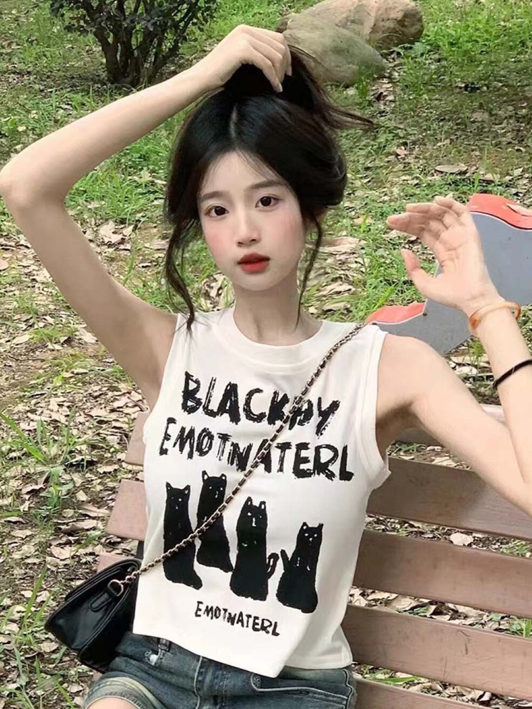 

StyleCast White Teen Girls Typography Print Tank Top