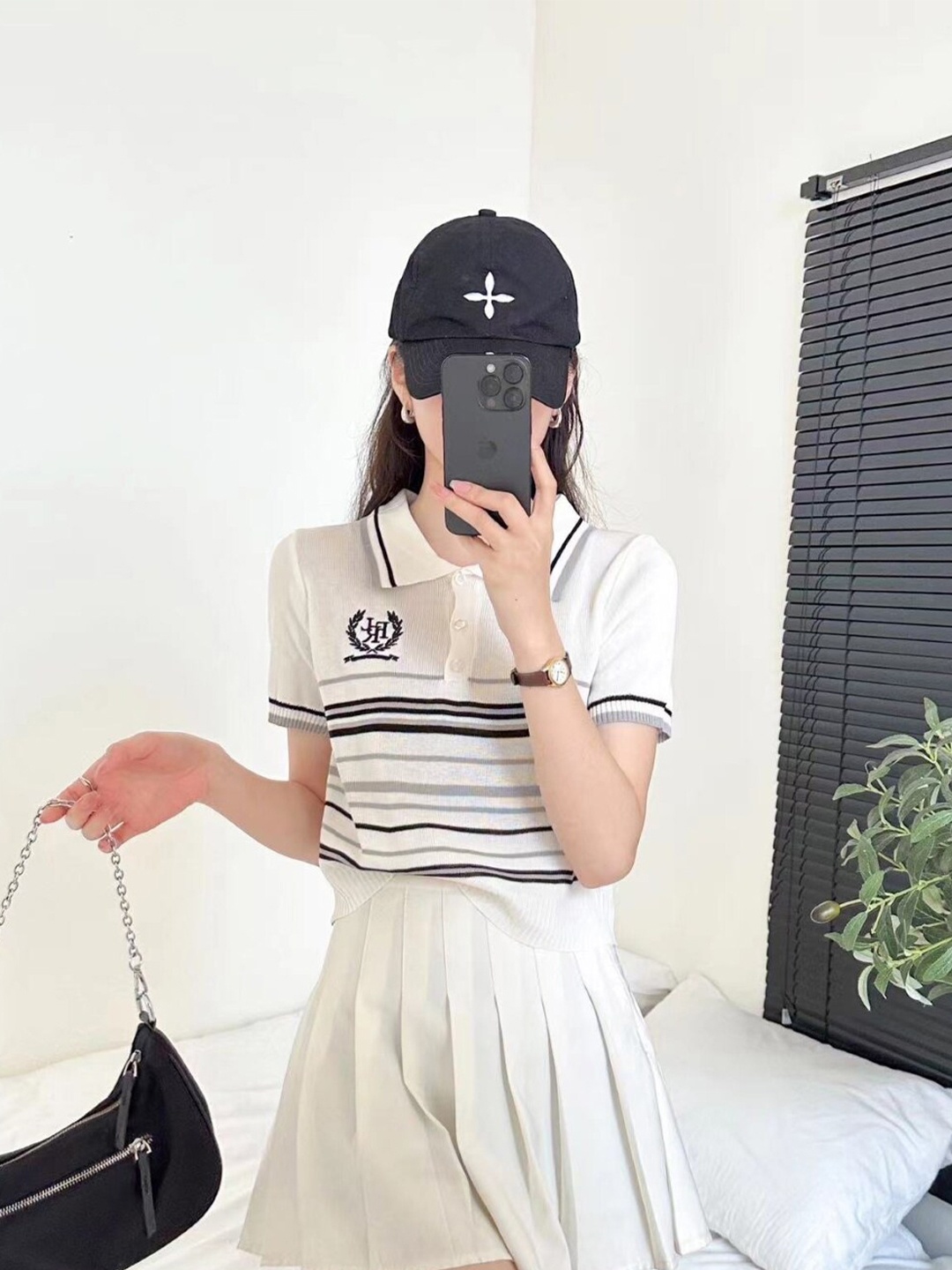 

StyleCast White Teen Girls Horizontal Striped Shirt Collar Top