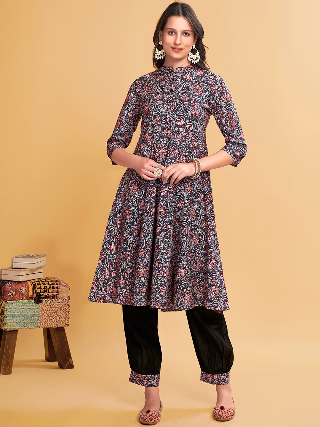 

Anouk Floral Printed Regular Pure Cotton Kurta with Harem Pants, Navy blue