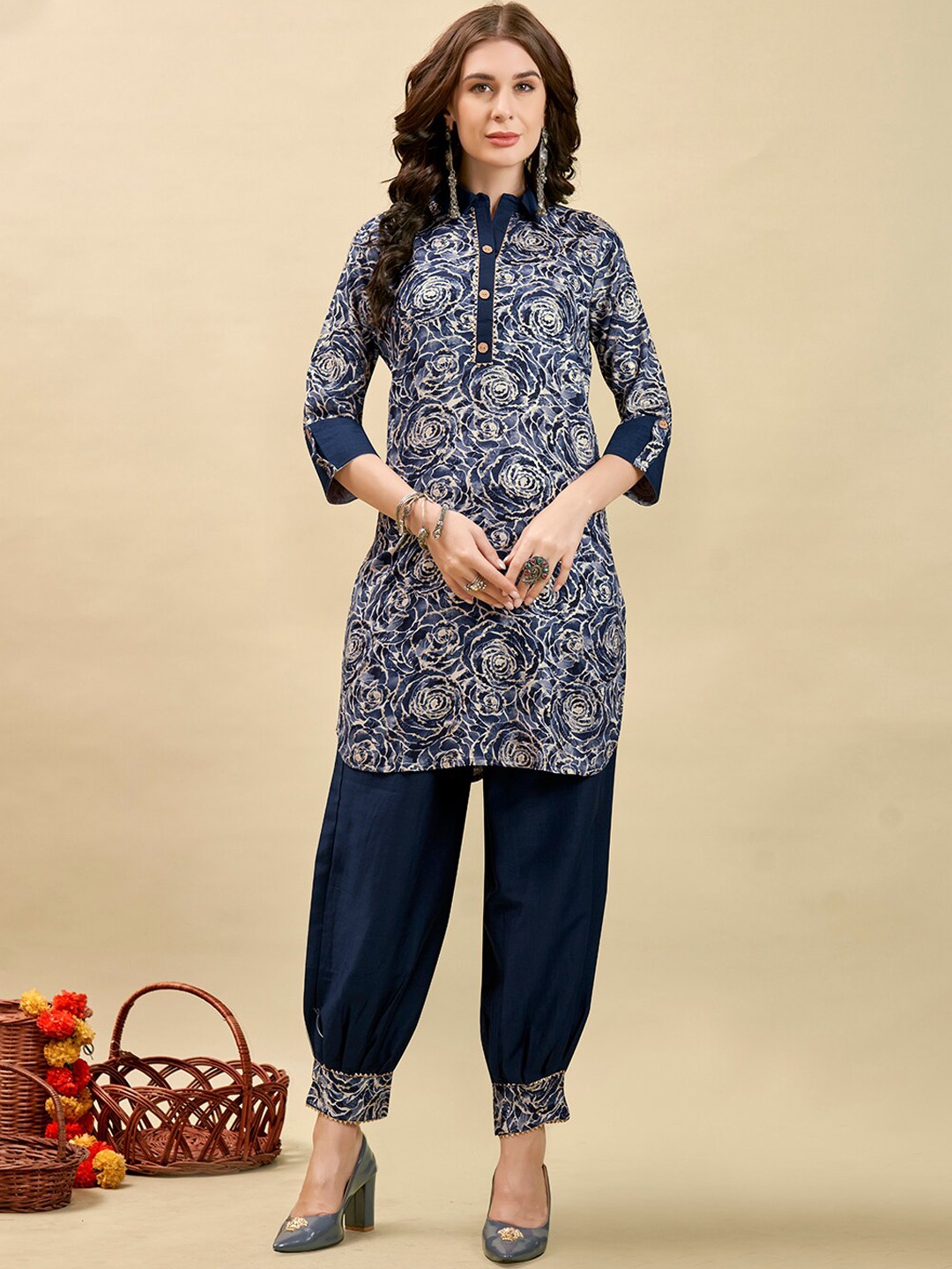 

Anouk Floral Printed Regular Kurta with Salwar, Navy blue
