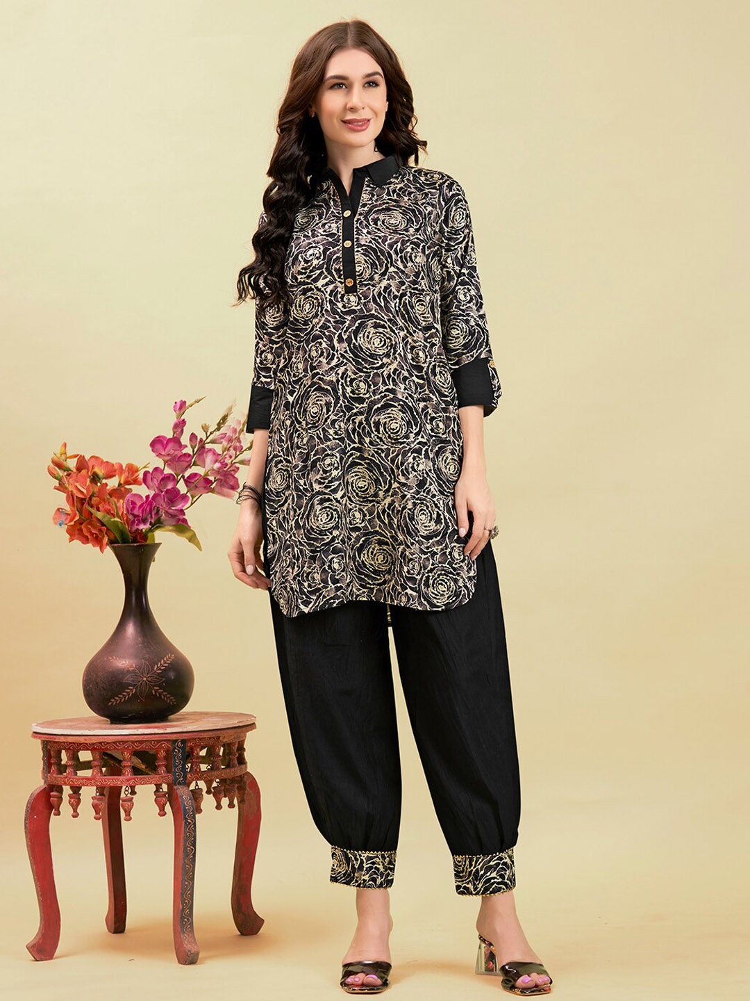 

Anouk Floral Printed Regular Kurta with Harem Pants, Black
