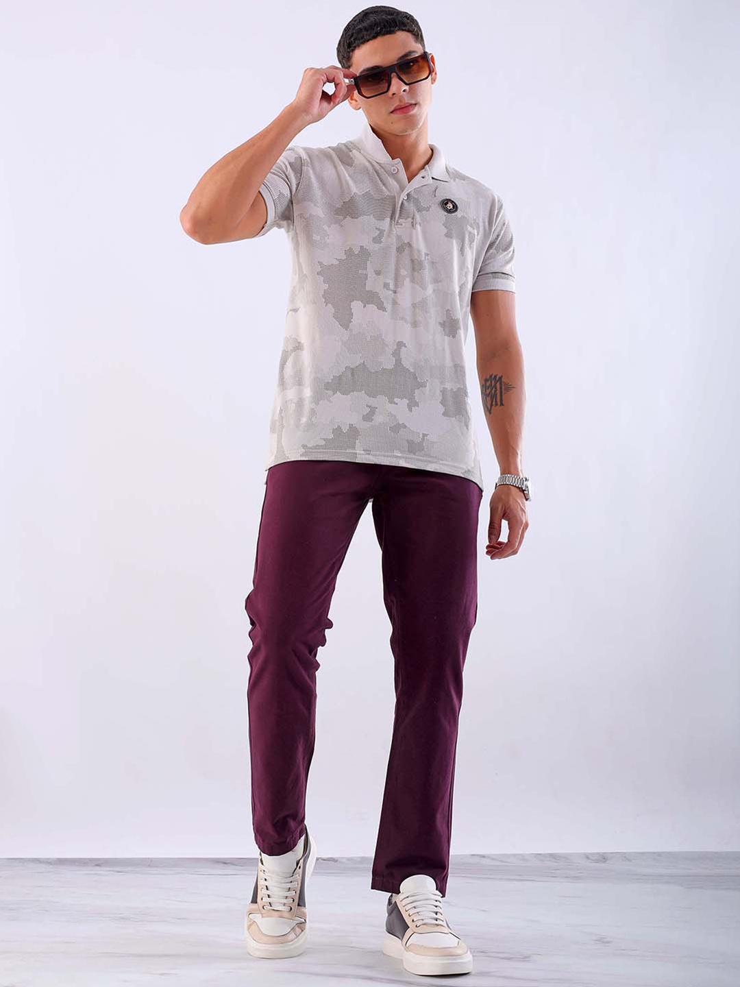 

Hardsoda by The Indian Garage Co Men Slim Fit Mid-Rise Cotton Chinos, Burgundy
