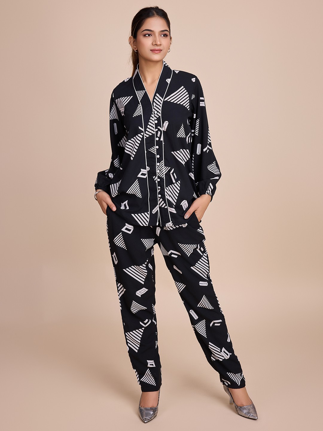 

HOUSE OF MIRA Geometric Printed Shawl Neck Shirt With Trouser, Black