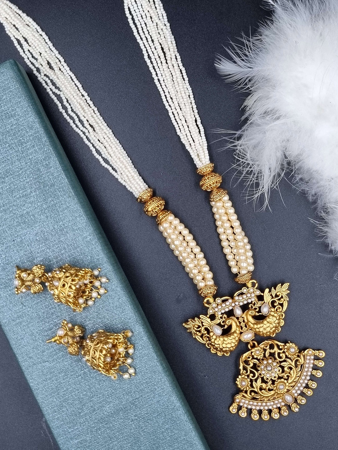 

Anouk Gold-Plated Kundan-Studded & Beaded Jewellery Set