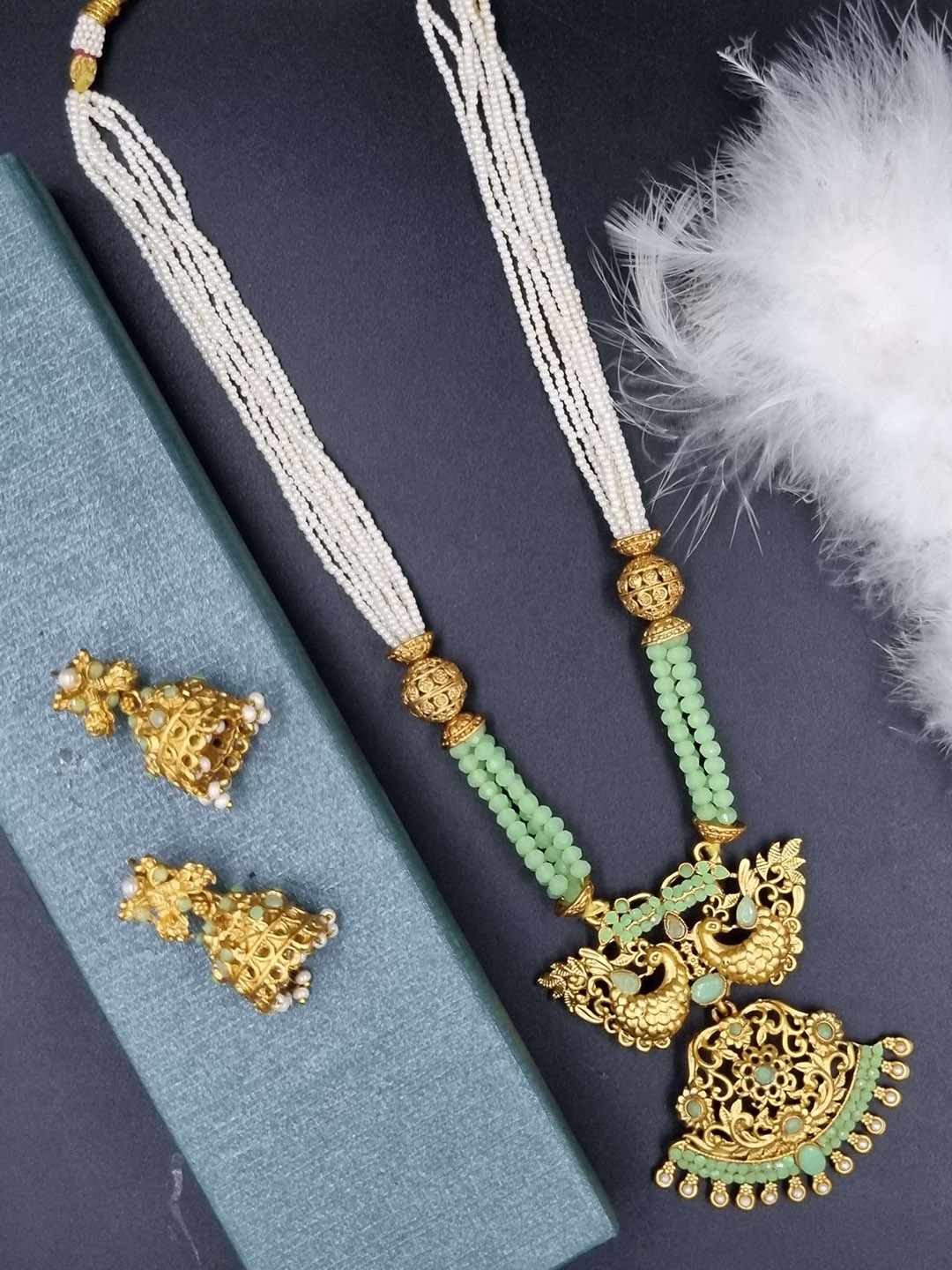 

Anouk Gold Plated Kundan Studded & Beaded Jewellery Set