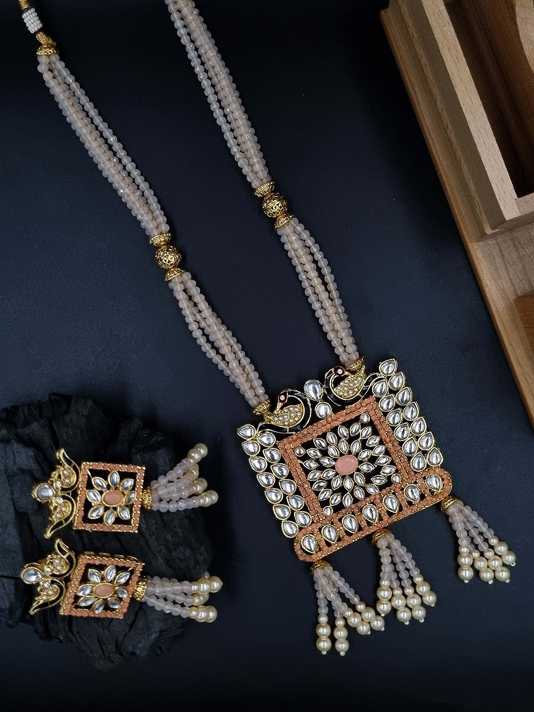

Anouk Gold-Plated Kundan-Studded & Beaded Jewellery Set, Peach