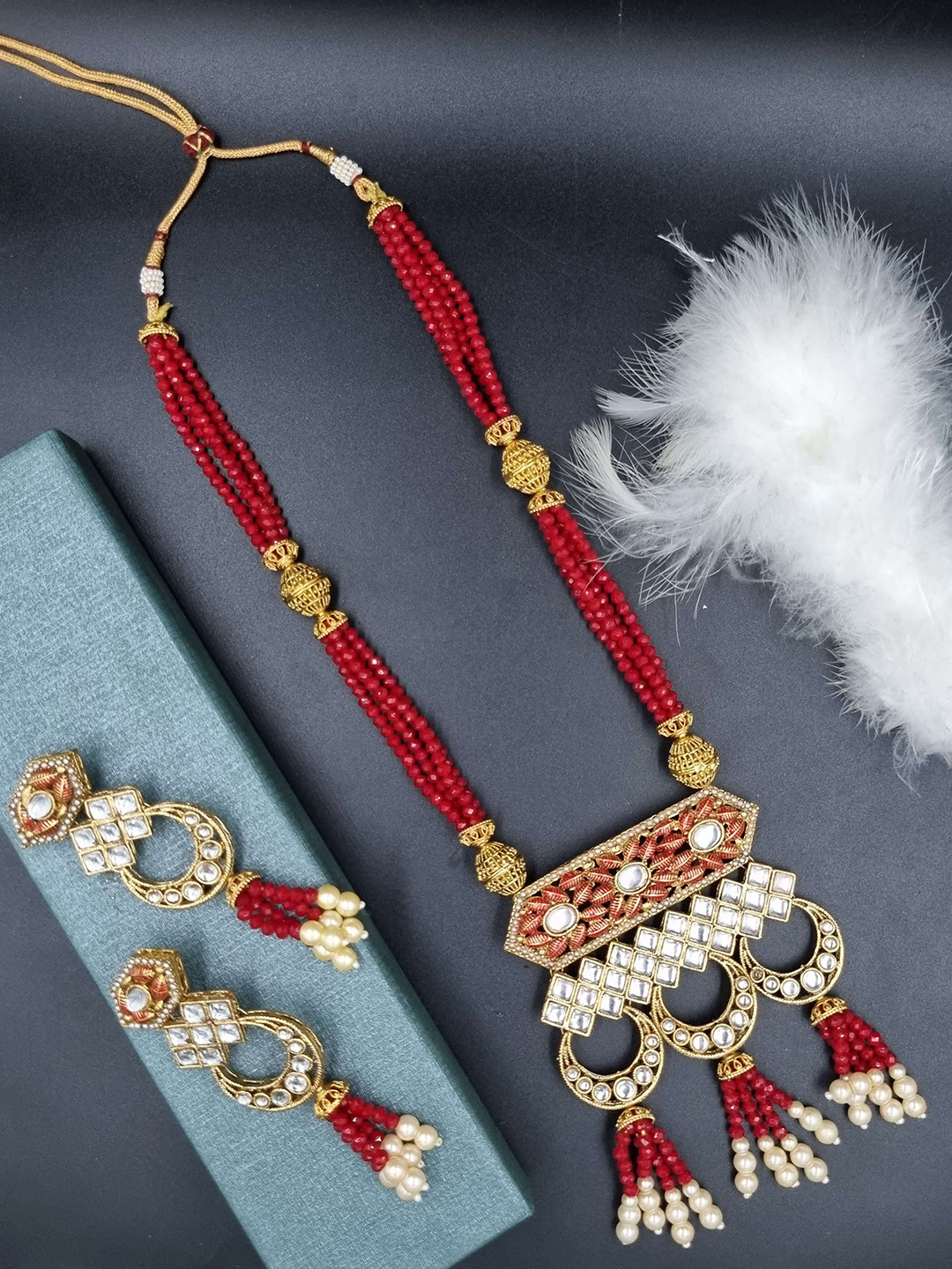 

Anouk Gold-Plated Kundan-Studded & Beaded Jewellery Set