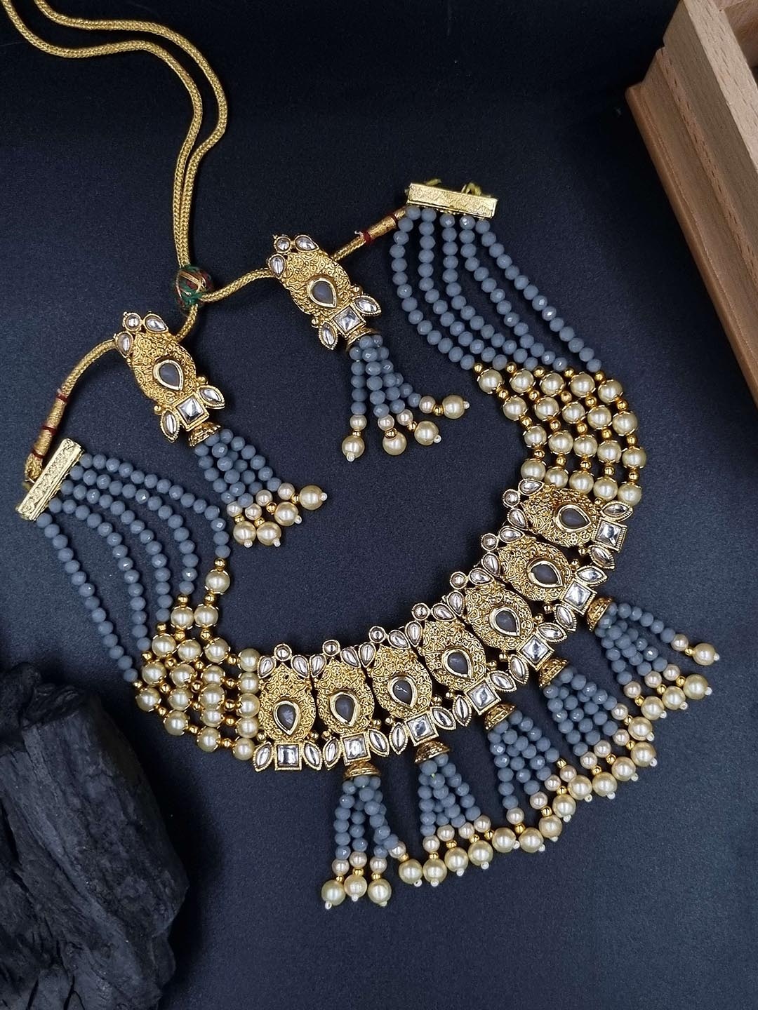 

Anouk Gold-Plated Kundan-Studded & Beaded Jewellery Set