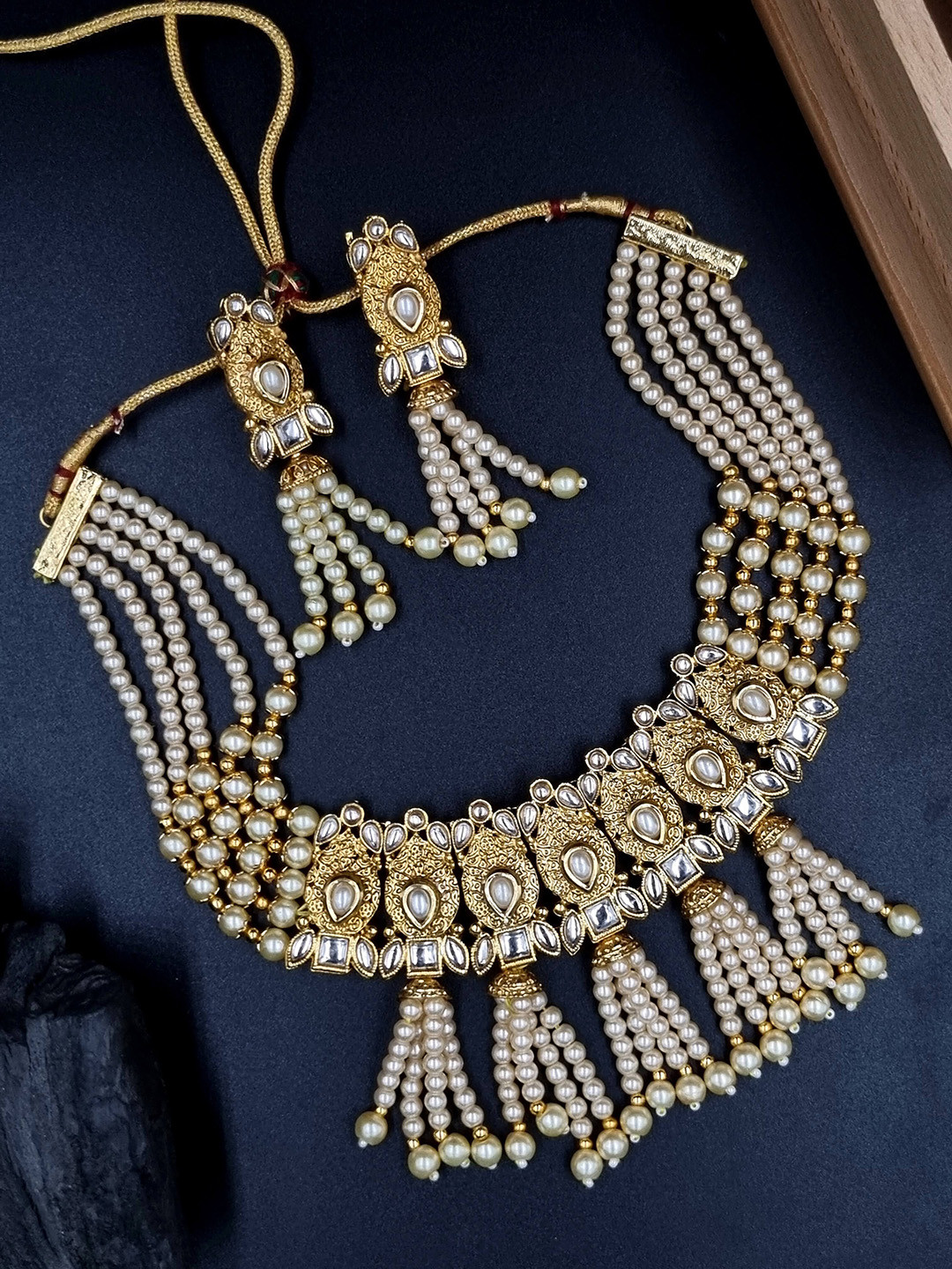 

Anouk Gold-Plated Kundan-Studded & Beaded Jewellery Set