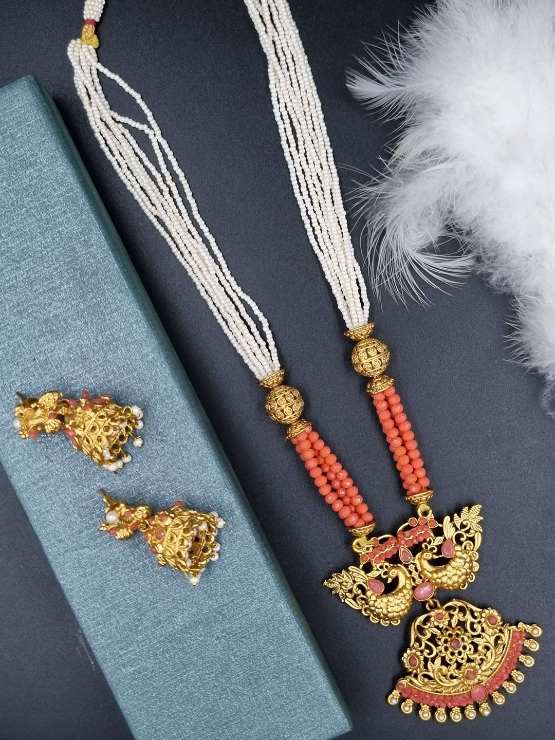 

Anouk Gold-Plated Kundan-Studded & Beaded Jewellery Set