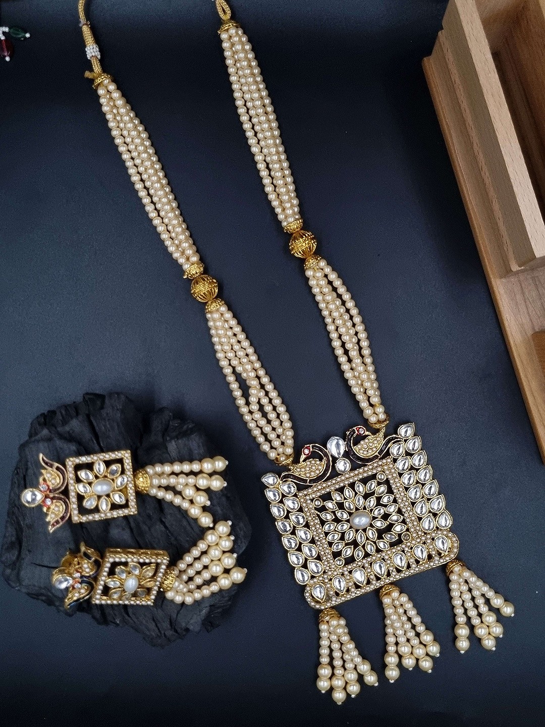 

Anouk Gold Plated Kandans Studded & Beaded Jewellery Set, White