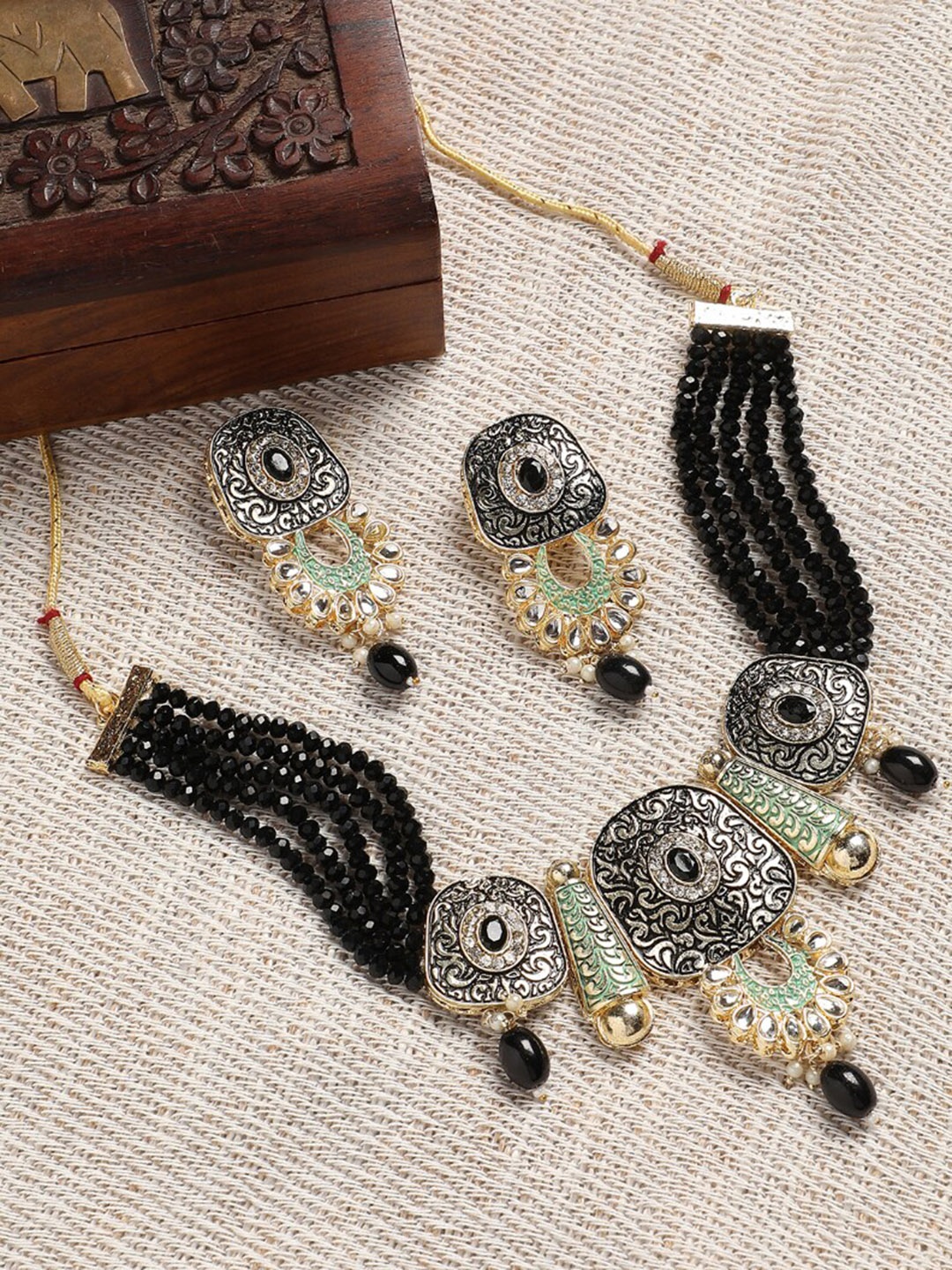 

Anouk Gold-Plated Kundan-Studded & Pearl Beaded Jewellery Set