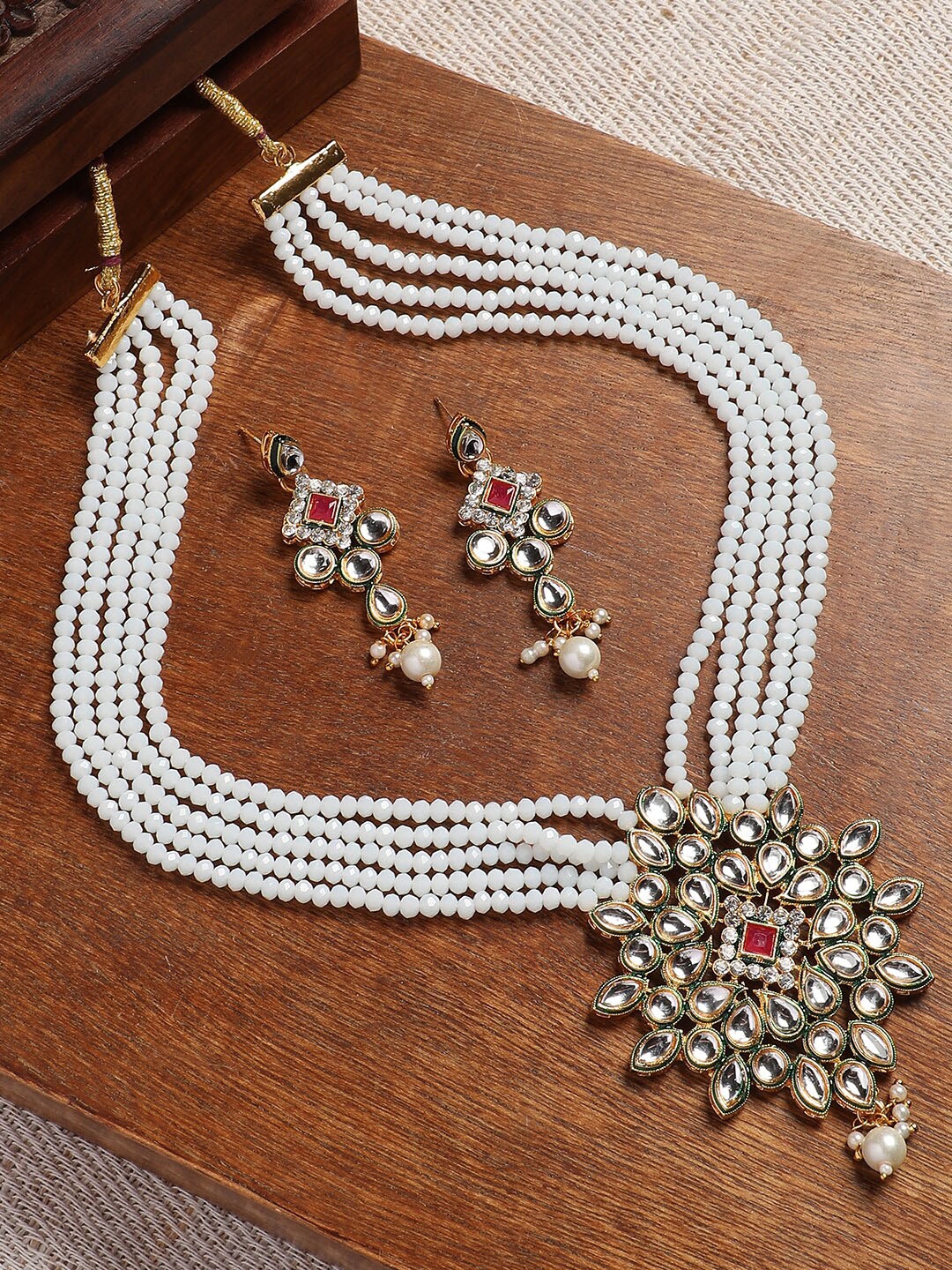 

Anouk Gold-Plated Kundan-Studded & Pearl Beaded Jewellery Set