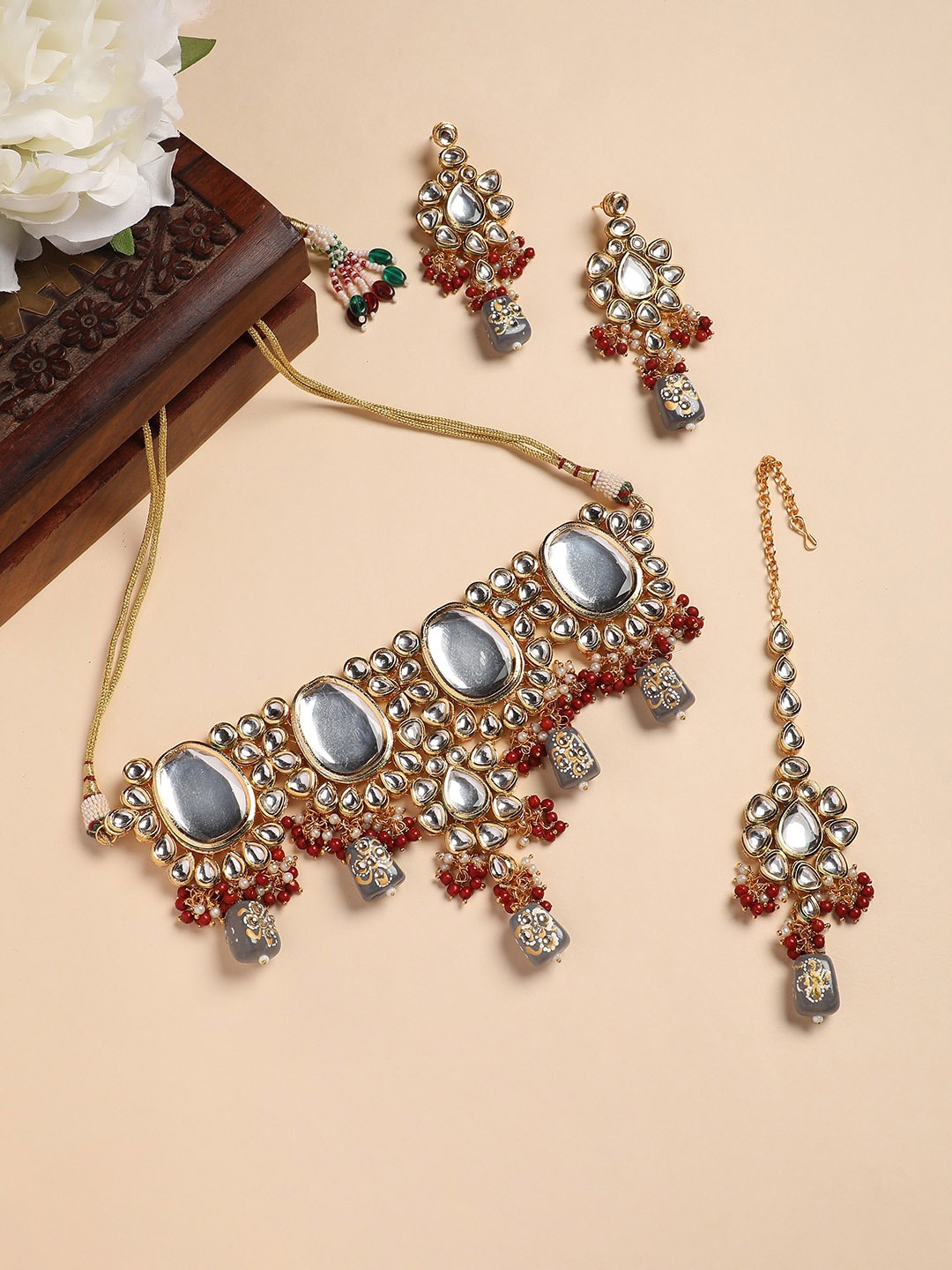 

Anouk Gold-Plated Kundan-Studded & Beaded Jewellery Set