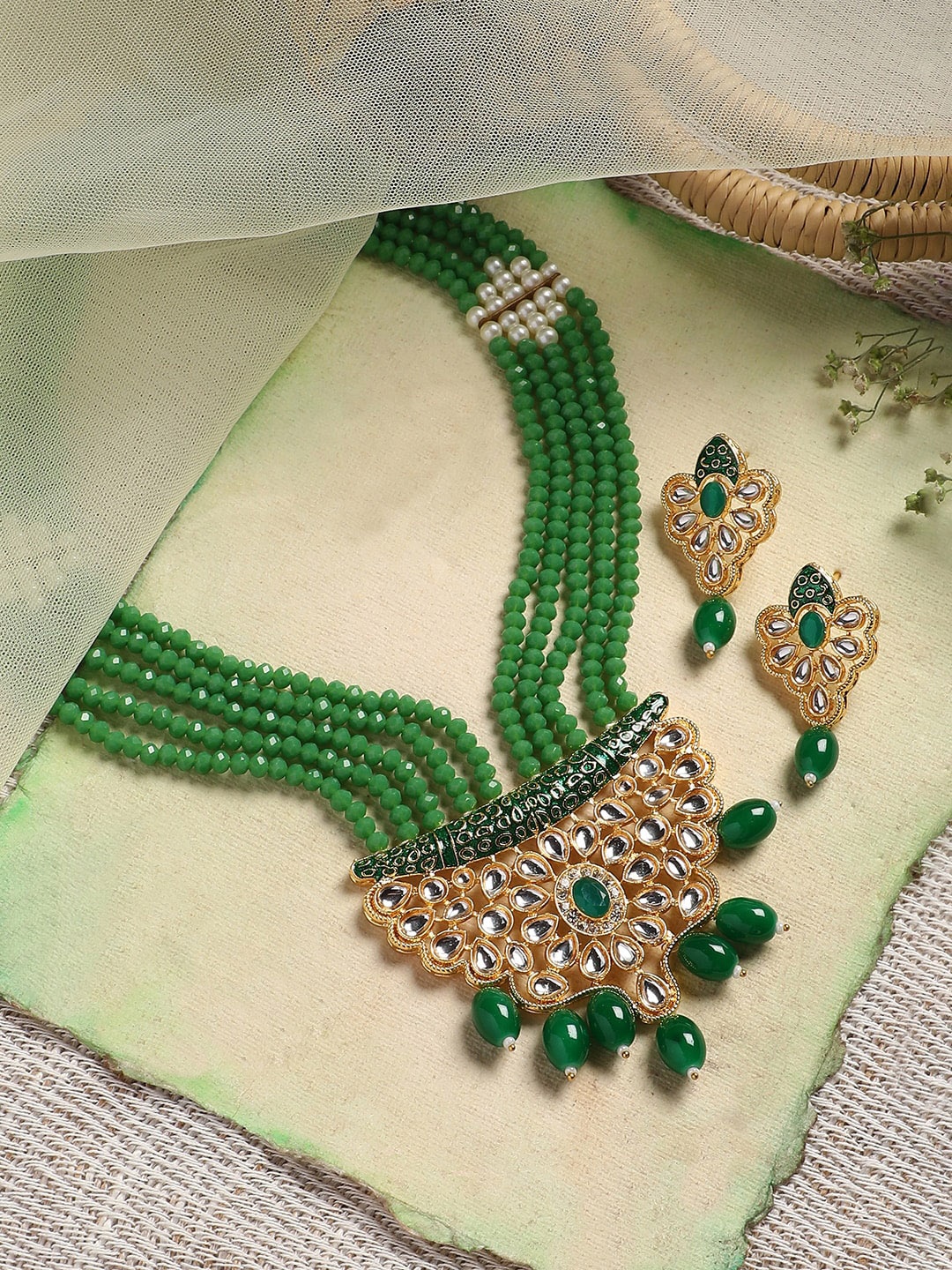 

Anouk Gold-plated Kundan-studded & Beaded Jewellery Set