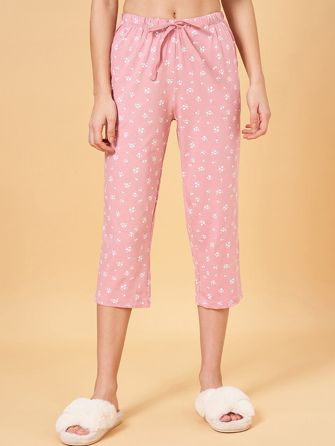 

Dreamz by Pantaloons Women Floral Printed Mid-Rise Pure Cotton Capri Lounge Pant, Pink