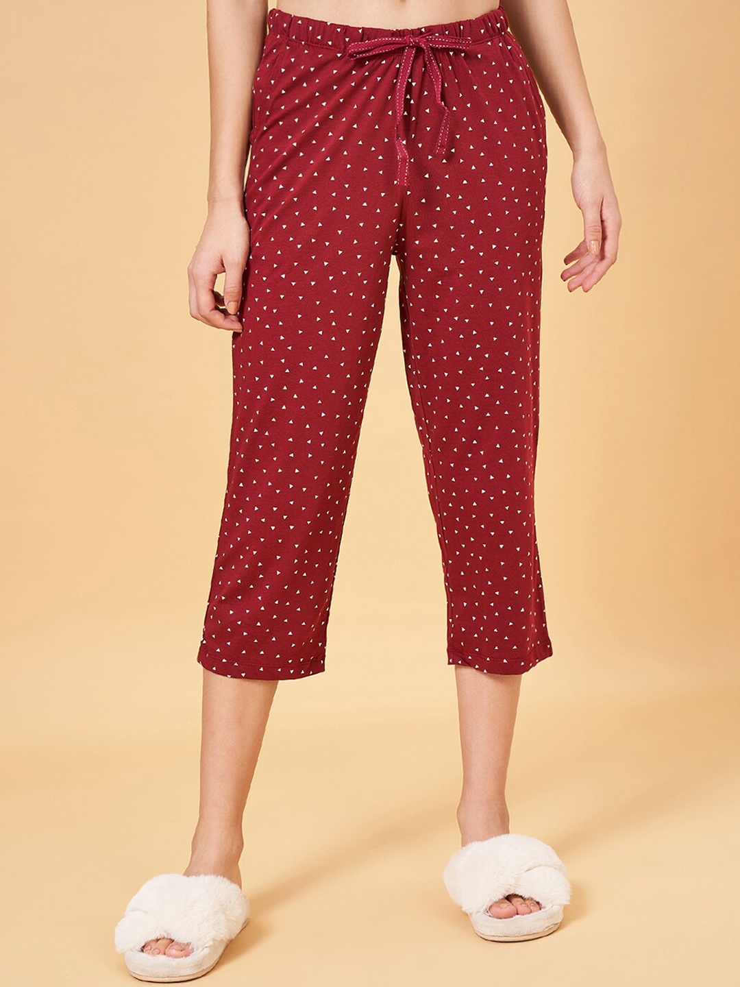 

Dreamz by Pantaloons Women Conversational Printed Mid-Rise Pure Cotton Capri Lounge Pant, Red