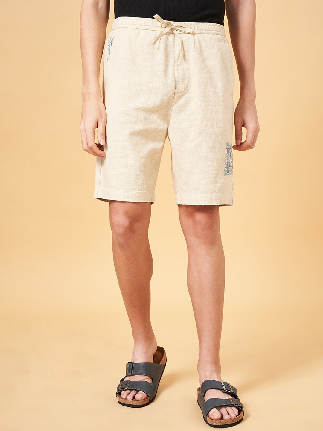 

7 Alt by Pantaloons Men Mid-Rise Cotton Regular Shorts, Off white