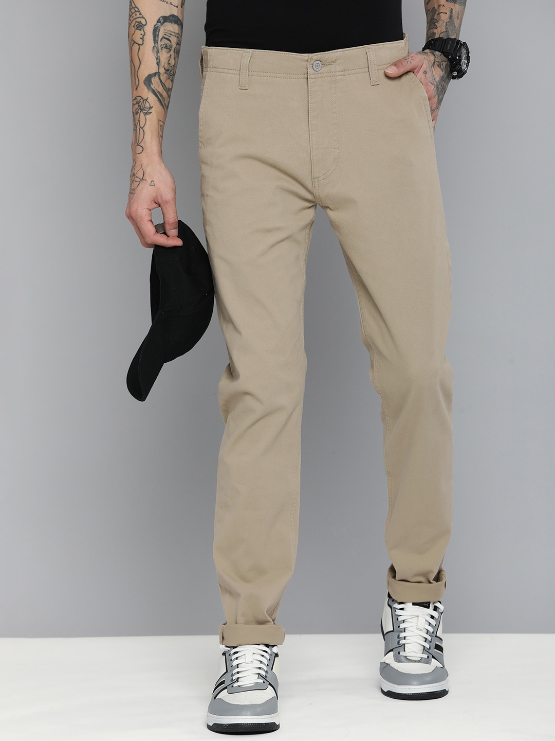

Levis Solid 521 Slim Taper Low-Rise Easy Wash Woven Flat-Front Chinos, Beige