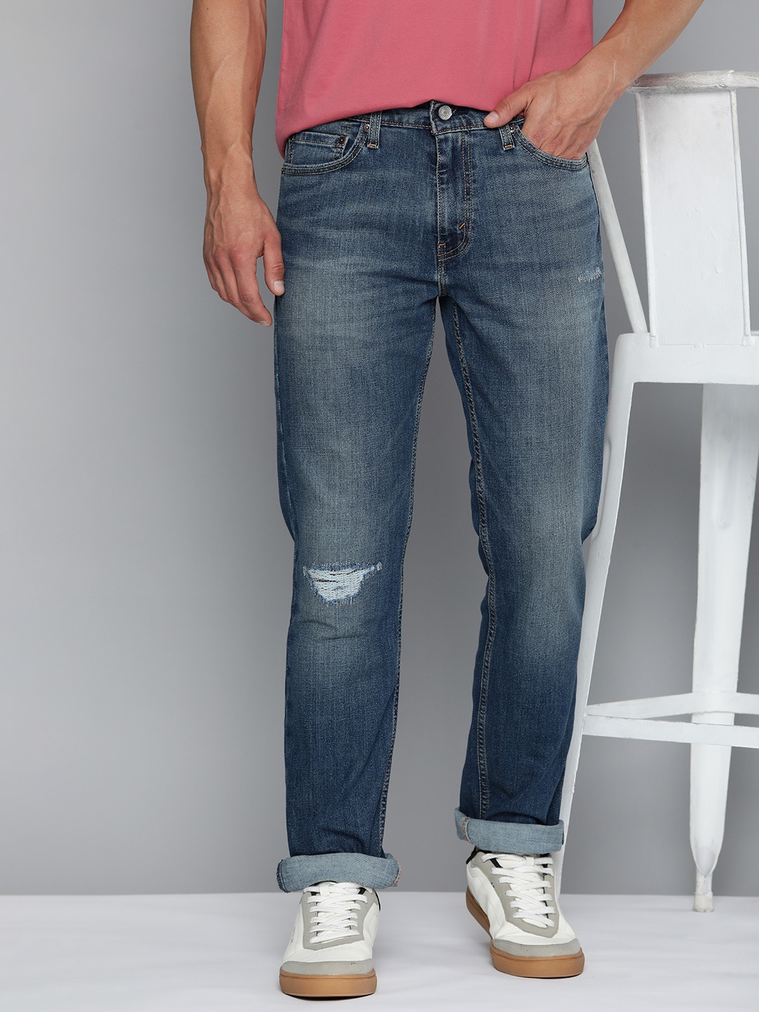 

Levis Men 511 Slim Fit Low Distress Light Fade Stretchable Low-Rise Jeans, Blue