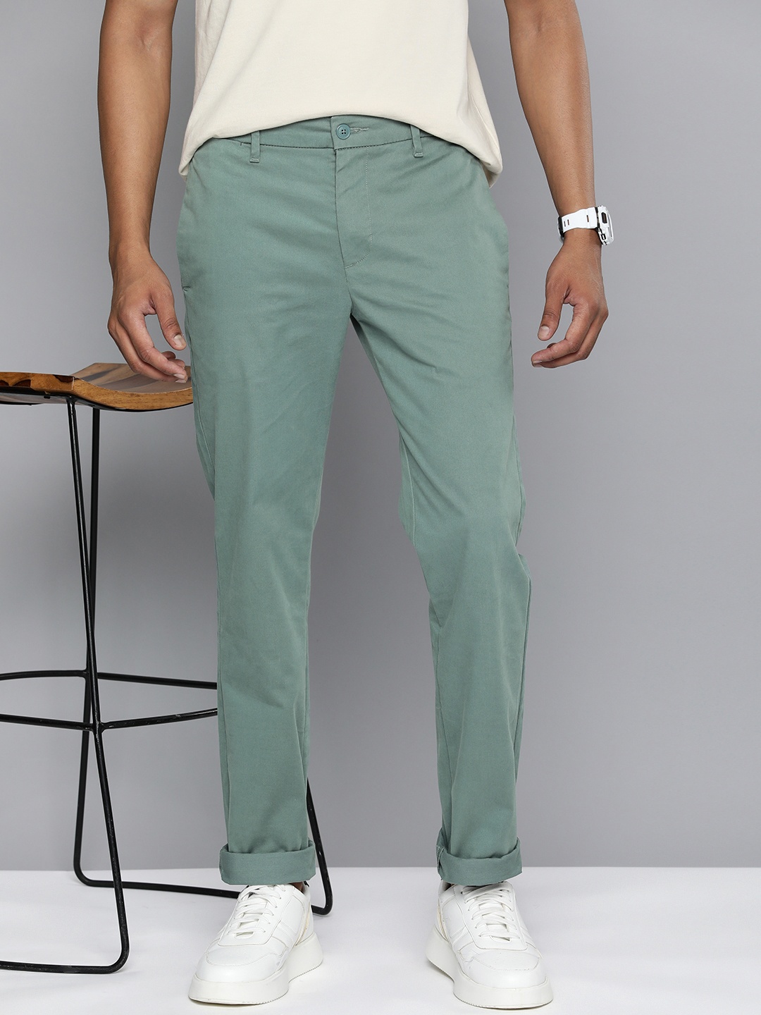 

Levis Men Mid Rise Slim Fit Easy Wash Semi Formal Chinos Trousers, Green