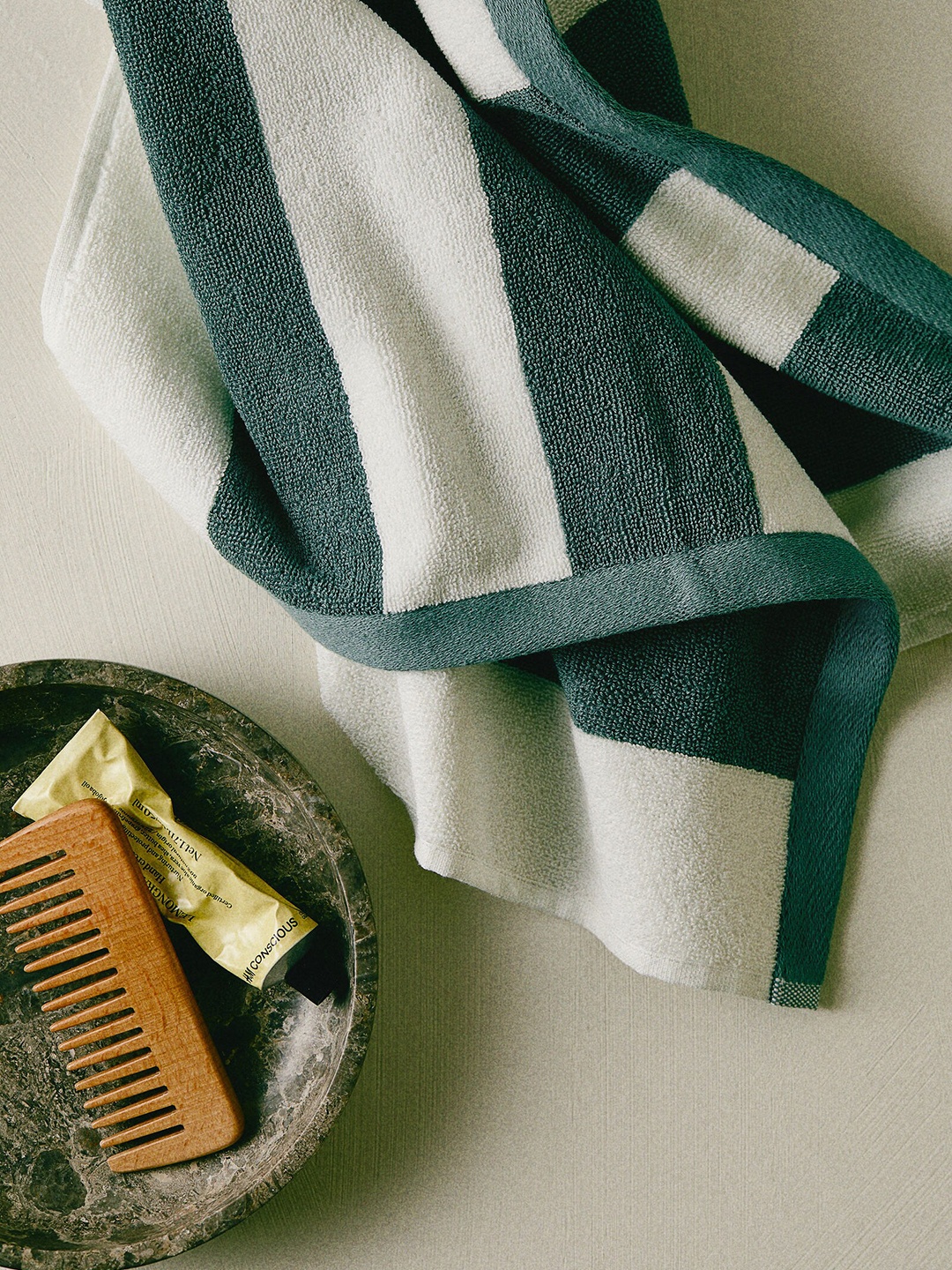 

H&M White & Green Pure Cotton Striped Hand Towel