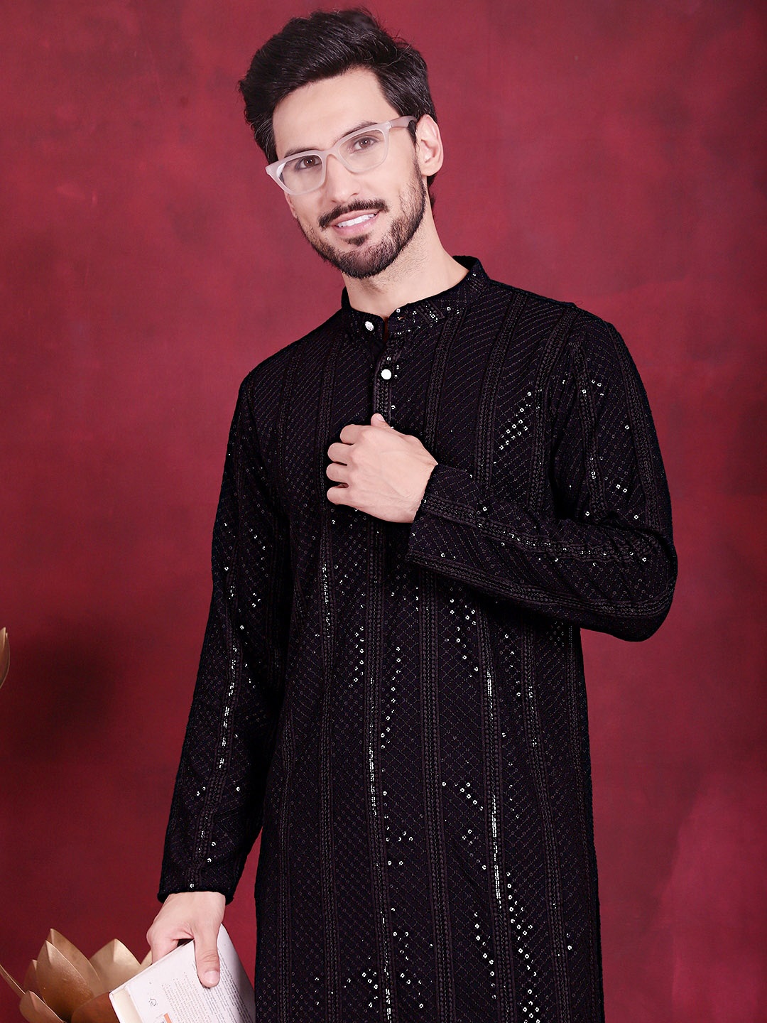 

Jompers Geometric Embroidered Mandarin Collar Chikankari Kurta, Black
