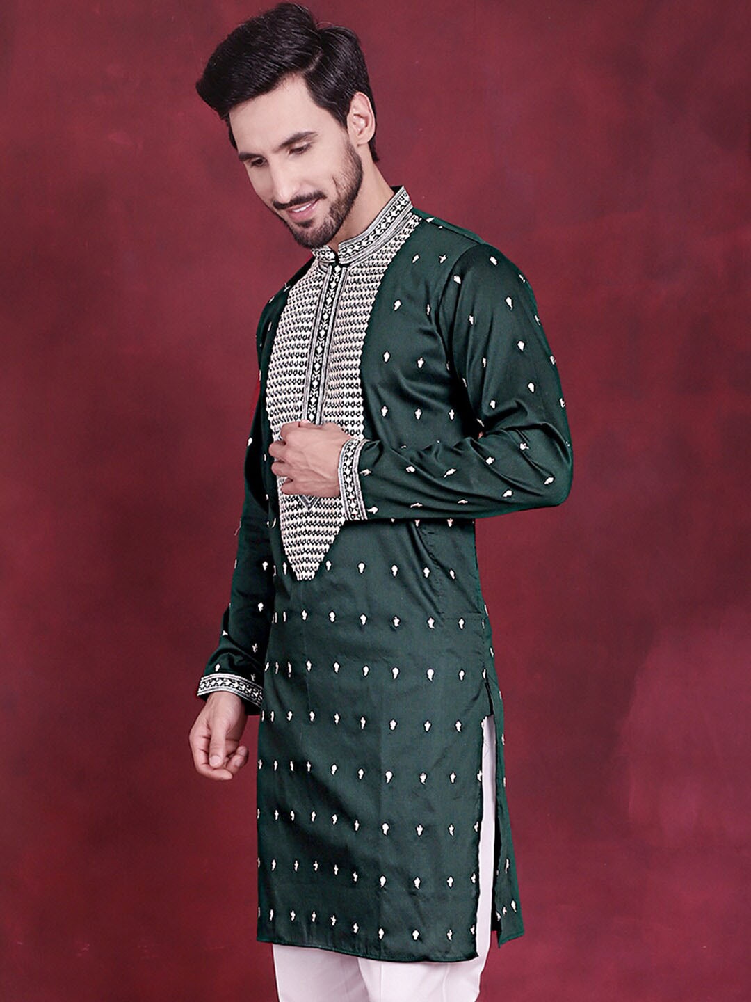

Jompers Ethnic Motifs Embroidered Sequinned Cotton Silk Straight Kurta, Olive