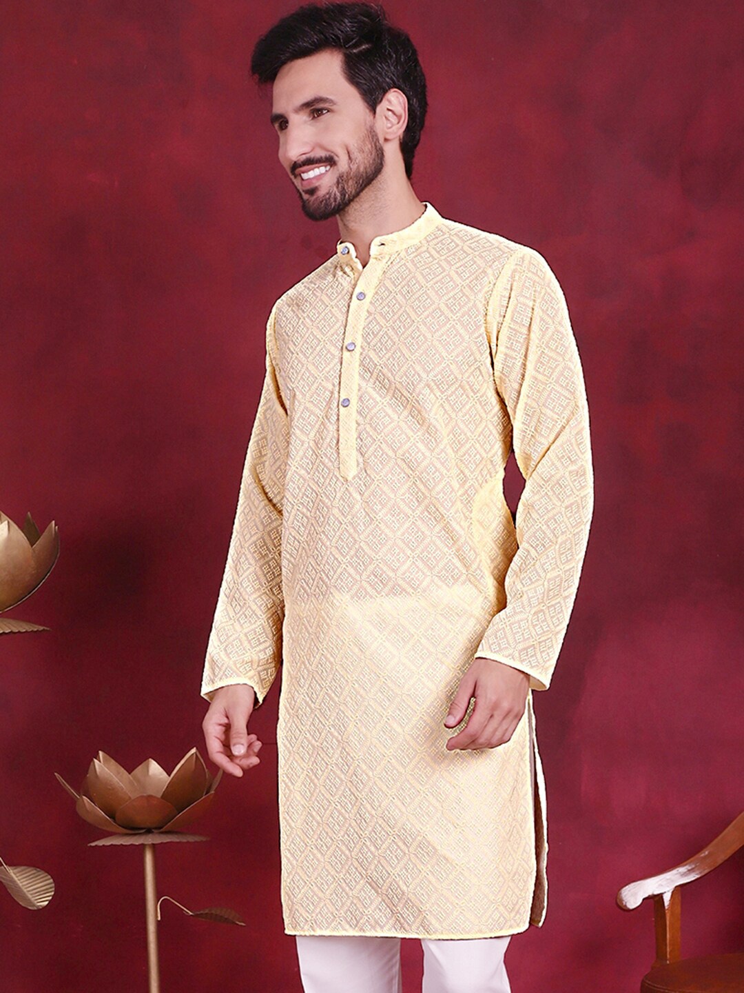 

Jompers Geometric Embroidered Chikankari Kurta, Yellow