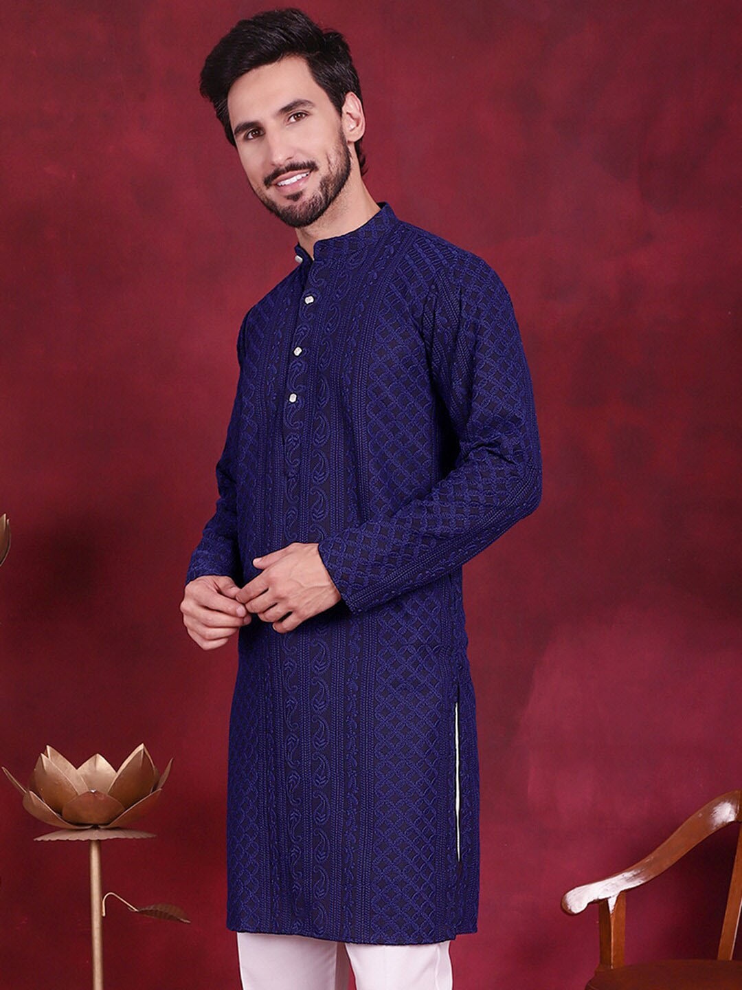 

Jompers Geometric Embroidered Mandarin Collar Chikankari Pure Georgette Kurta, Navy blue