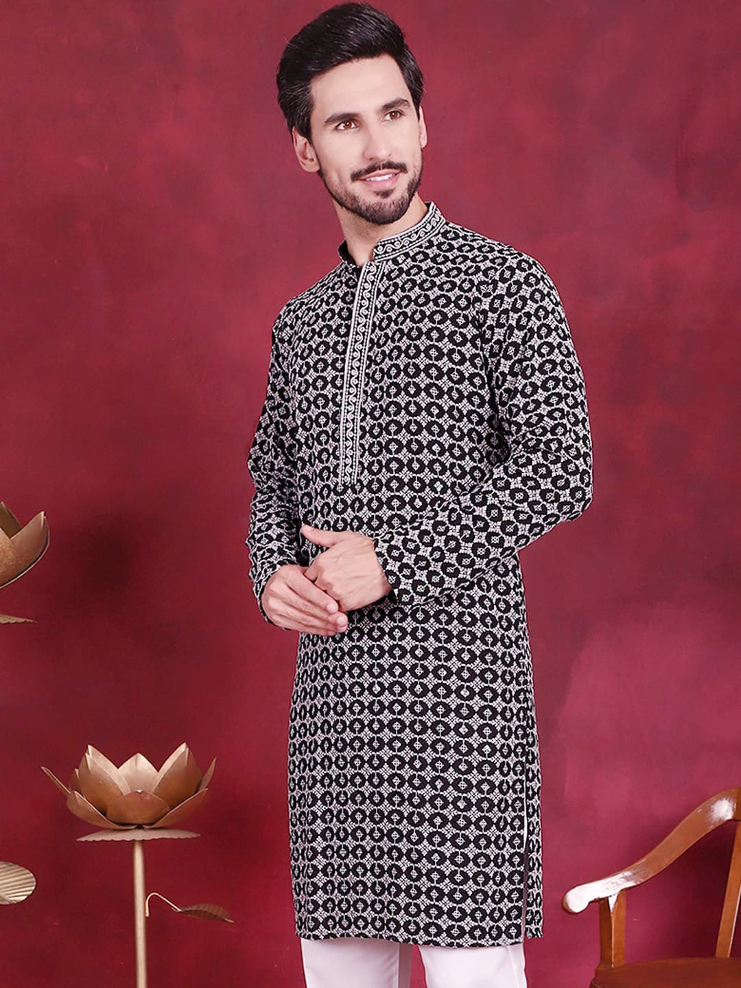 

Jompers Geometric Embroidered Thread Work Kurta, Black