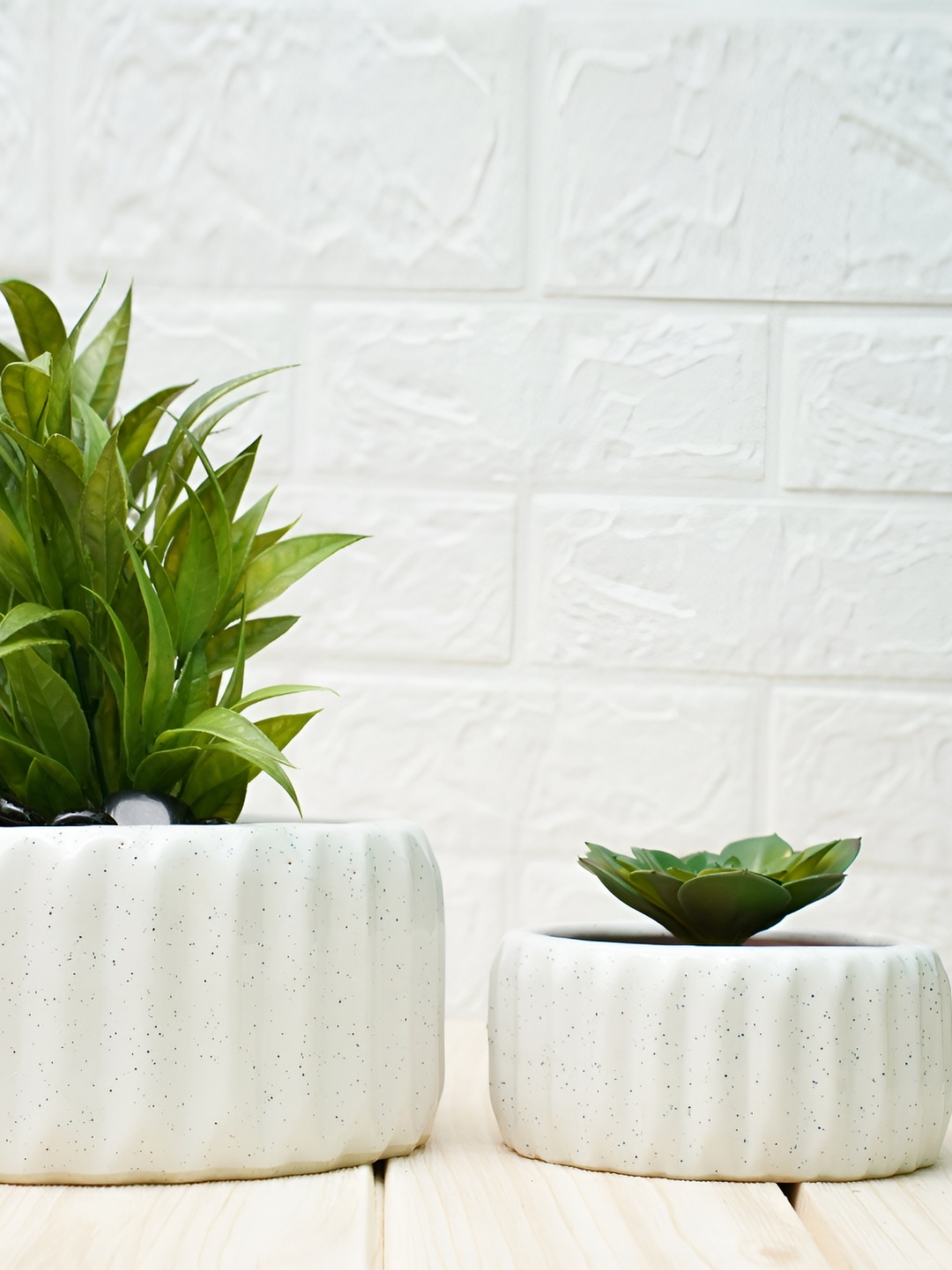 

GOLD DUST White 2 Pieces Textured Ceramic Planters