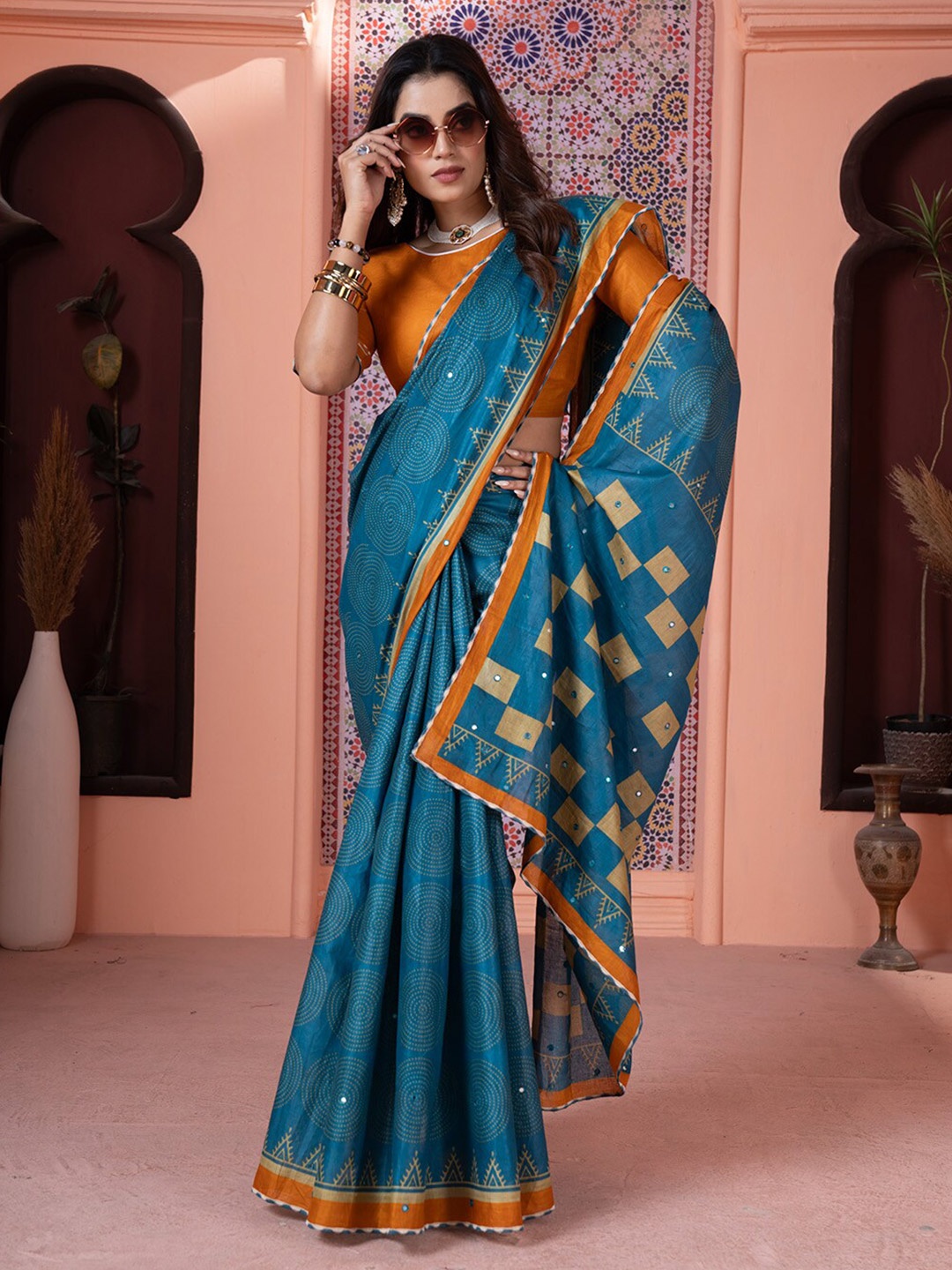 

VASTRANAND Bandhani Printed Mirror Work Pure Cotton Bagru Saree, Teal
