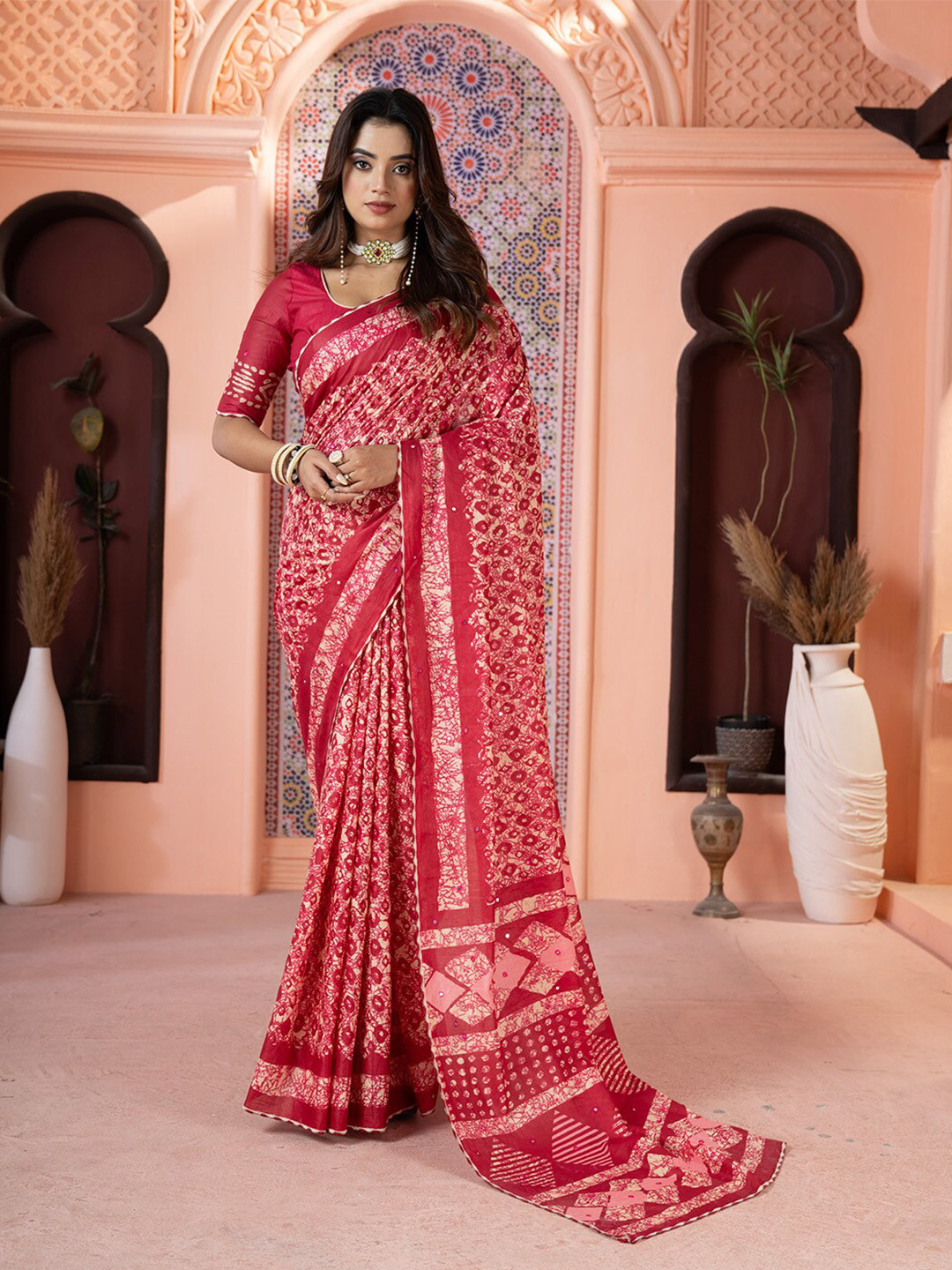 

VASTRANAND Abstract Printed Mirror Work Detail Pure Cotton Bagru Saree, Pink