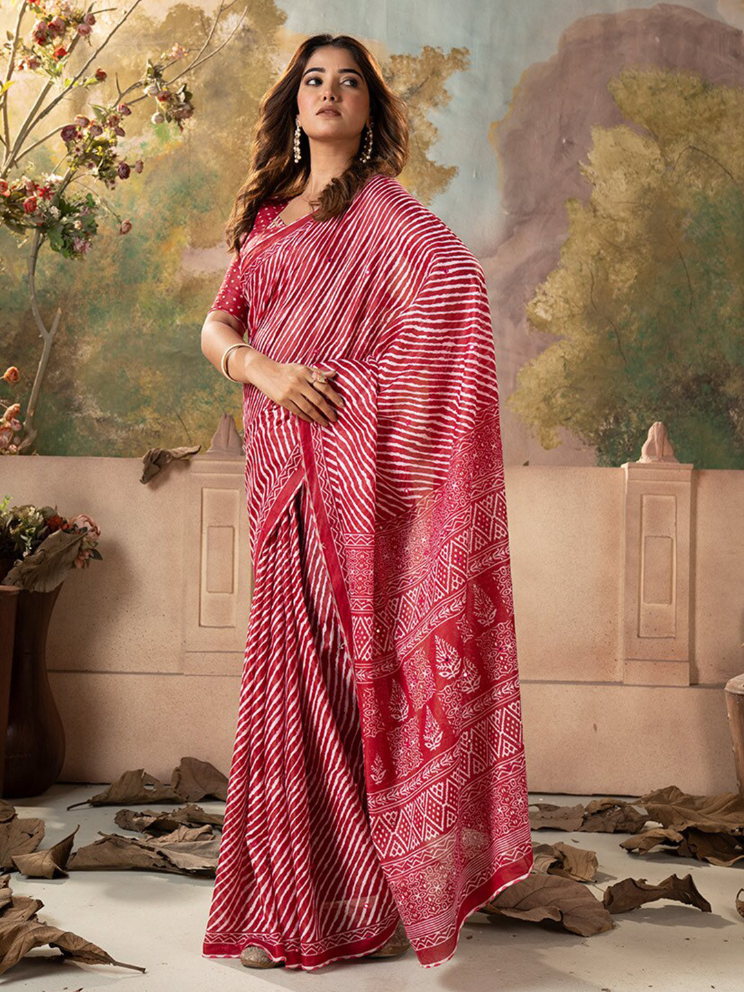 

VASTRANAND Leheriya Printed Mirror Work Pure Cotton Bagru Saree, Red