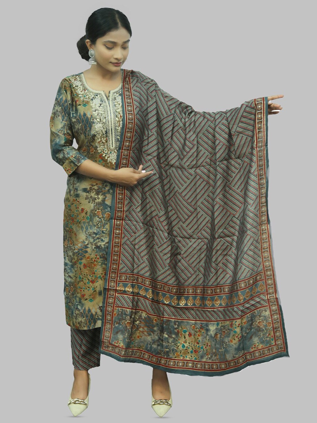 

PUSHKARA Printed Pure Cotton Kurta & Trousers With Dupatta, Grey