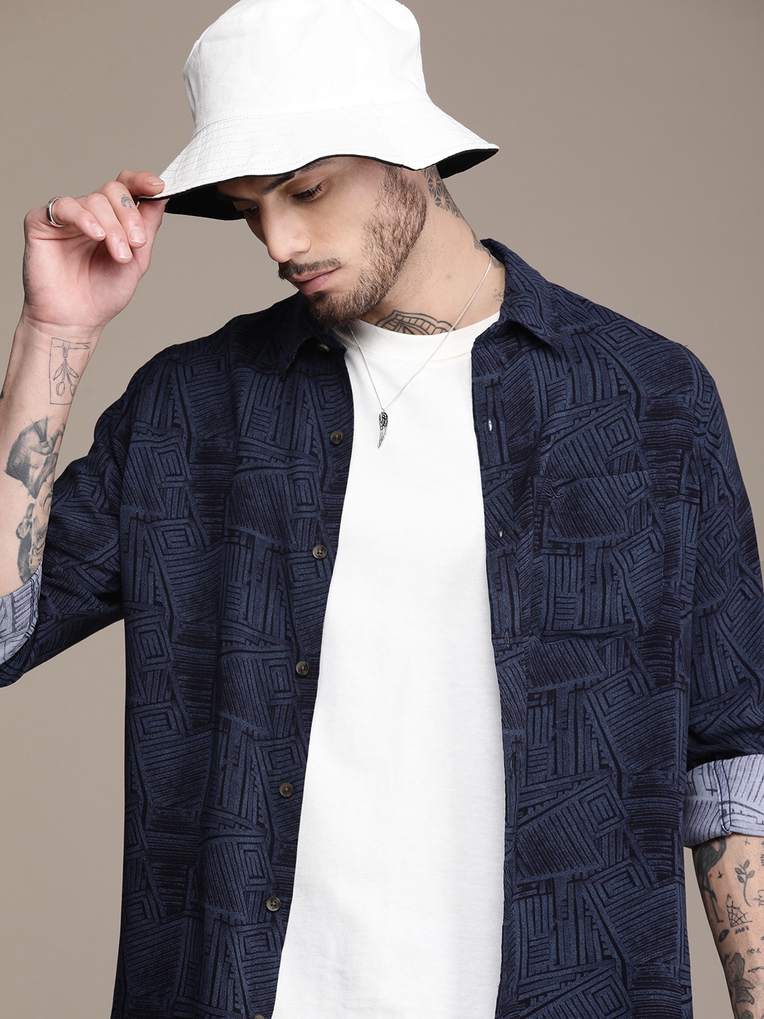 

WROGN Slim Fit Geometric Printed Casual Shirt, Navy blue