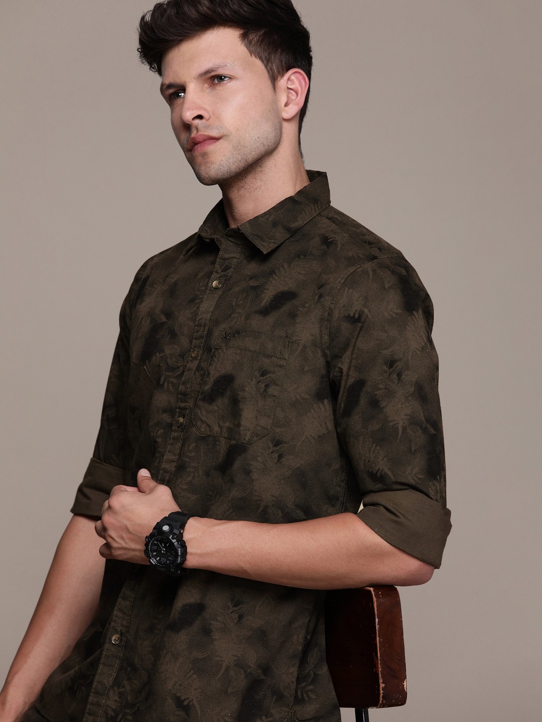 

WROGN Men Pure Cotton Floral Printed Casual Shirt, Brown