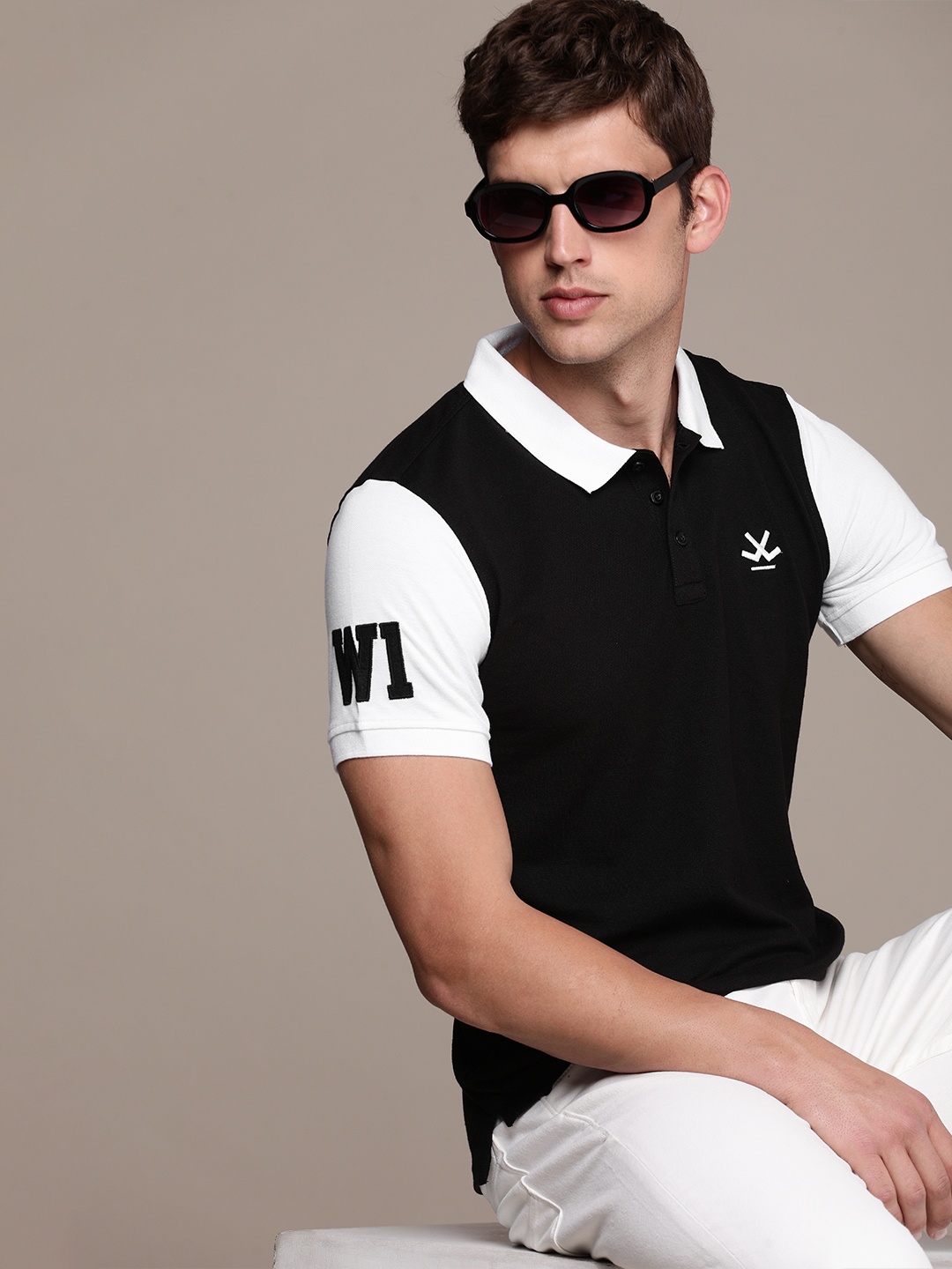 

WROGN Colourblocked Embroidered Polo Collar Slim Fit T-shirt, Black