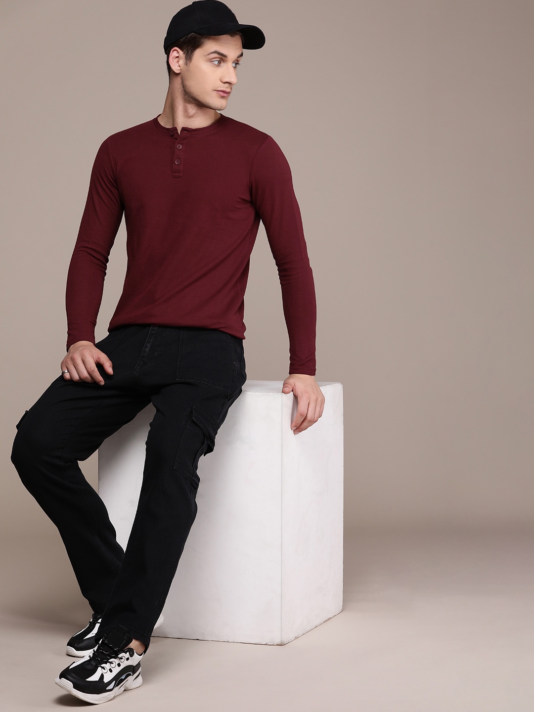 

WROGN Solid Long Sleeves Slim Fit T-shirt, Burgundy