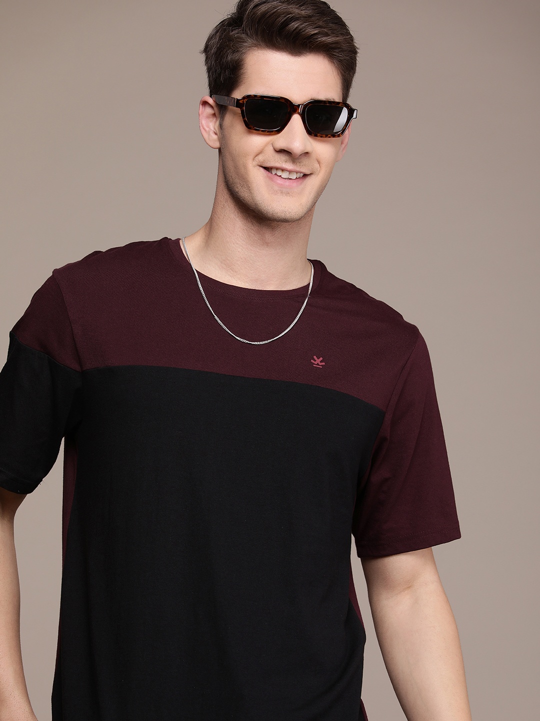 

WROGN Round Neck Colourblocked T-shirt, Burgundy