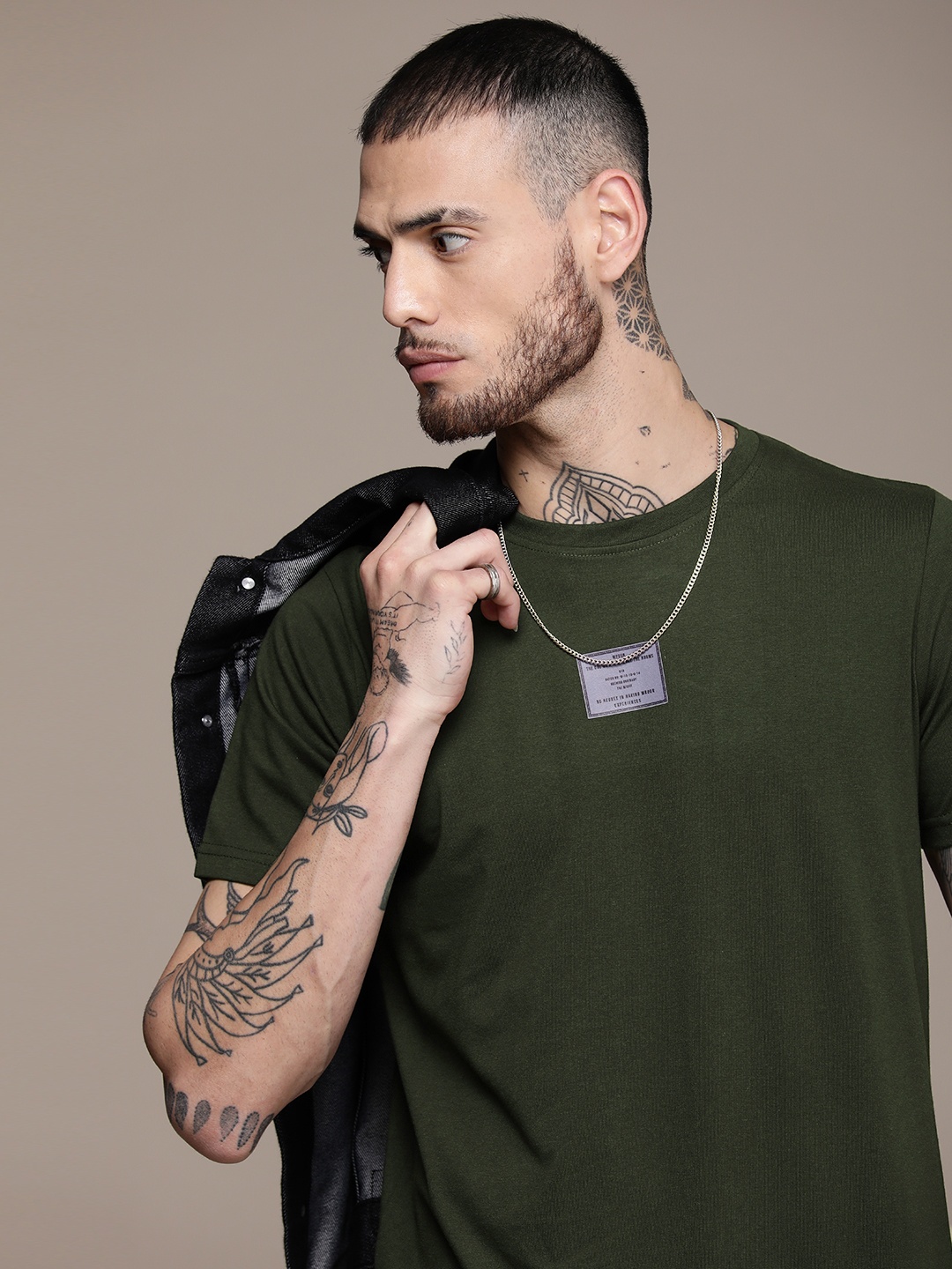 

WROGN Solid Round Neck Slim Fit T-shirt, Olive