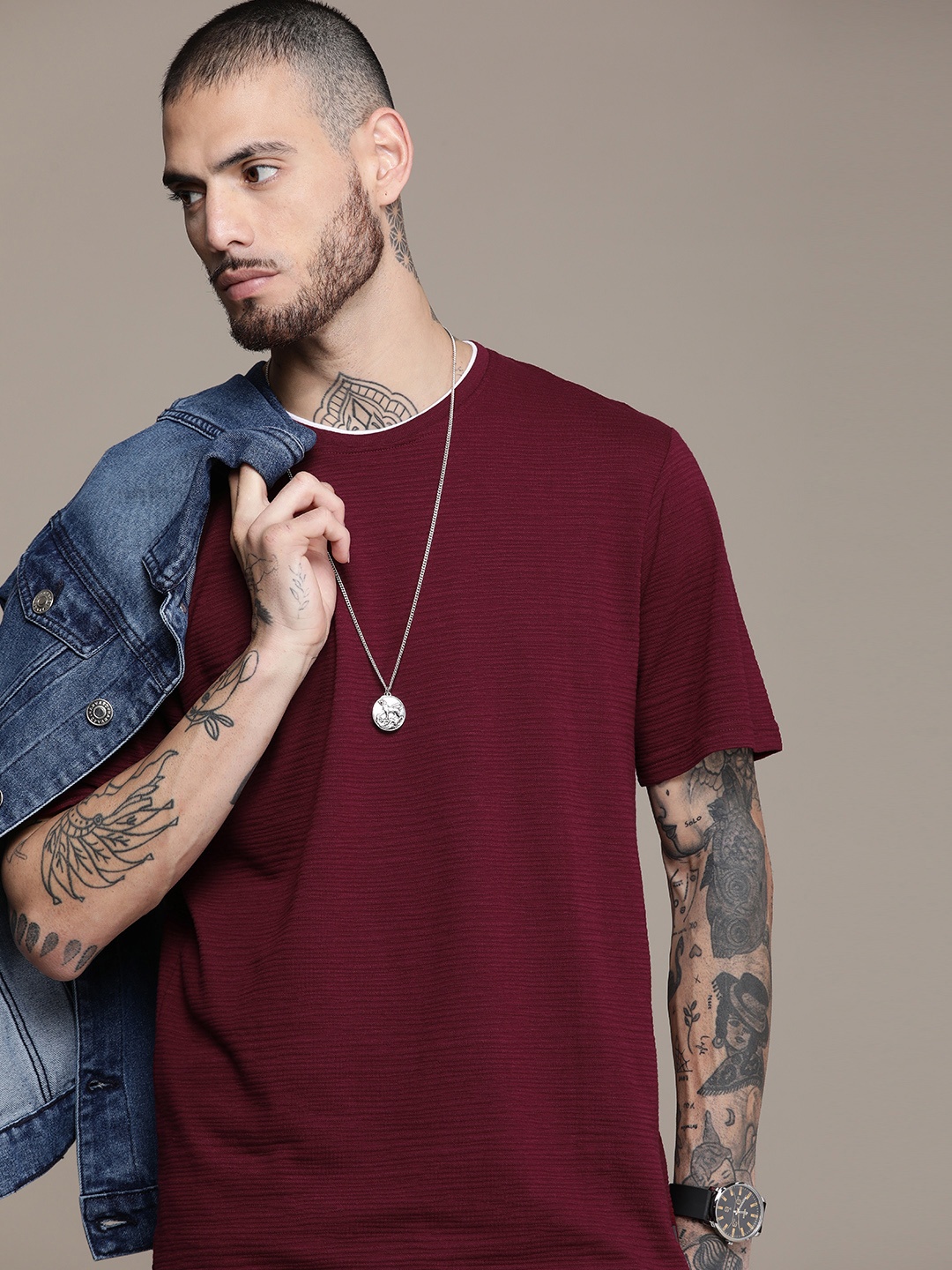 

WROGN Men Self Design Knitted T-shirt, Burgundy