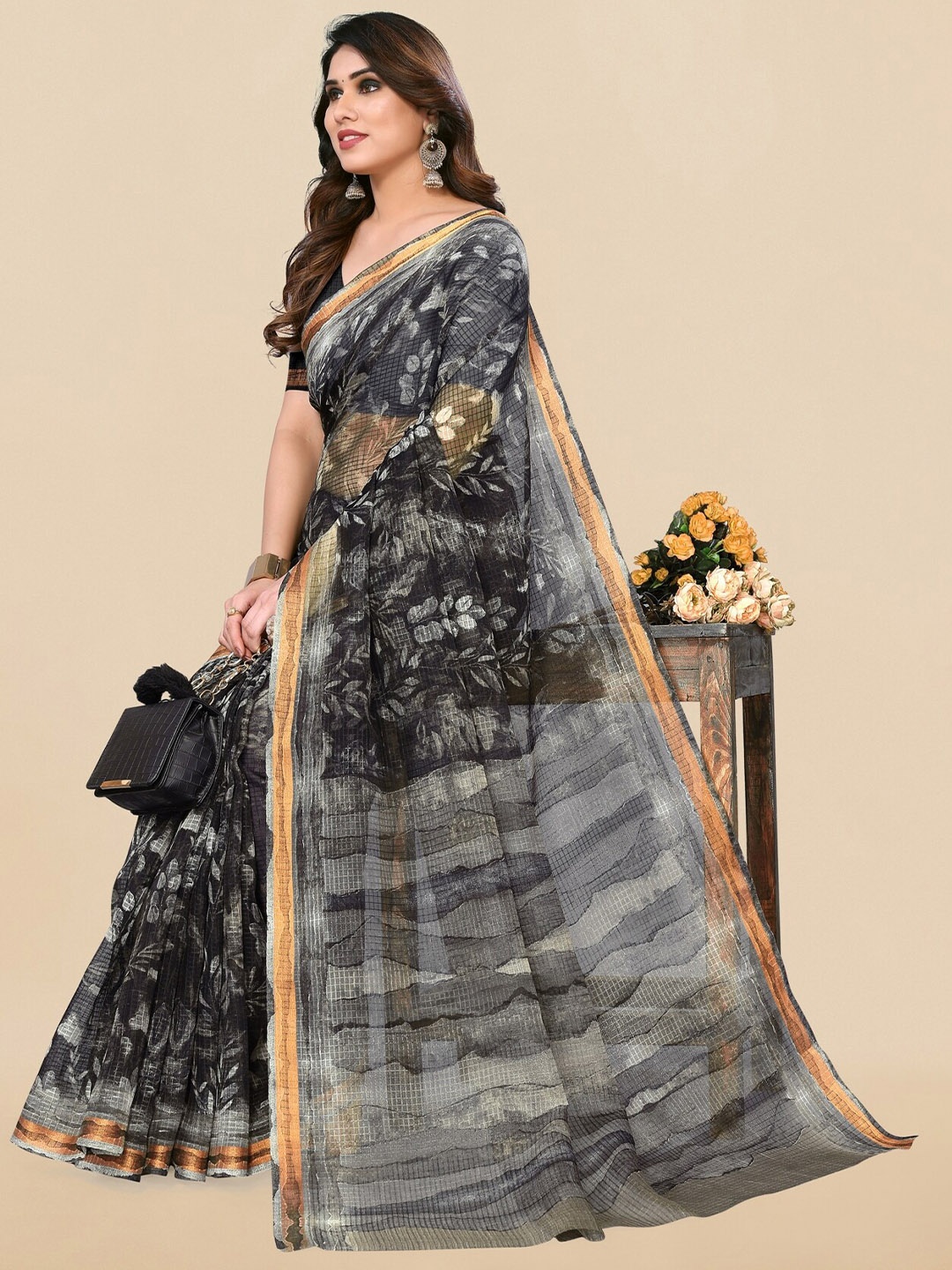 

MIRCHI FASHION Floral Printed Zari Saree, Black