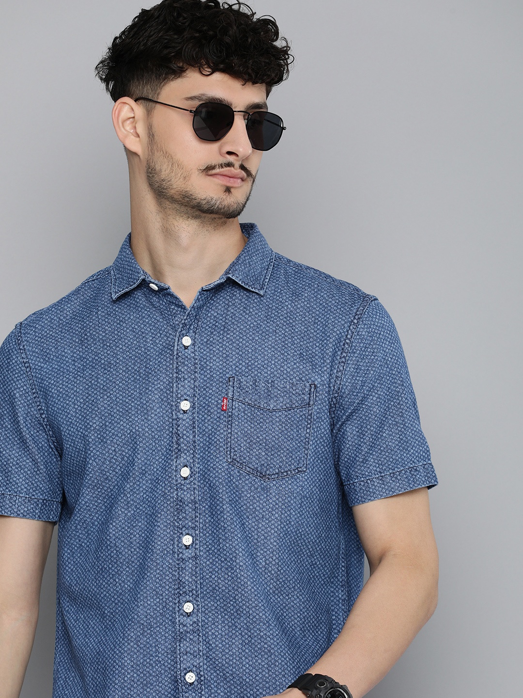 

Levis Pure Cotton Self Design Slim Fit Textured Casual Shirt, Blue