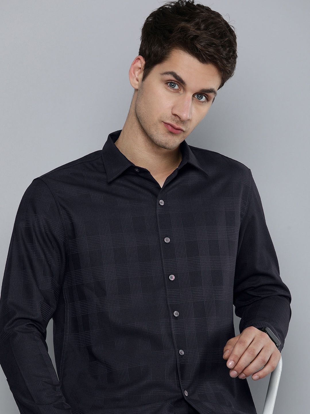 

Levis Men Slim Fit Tartan Checks Casual Shirt, Navy blue